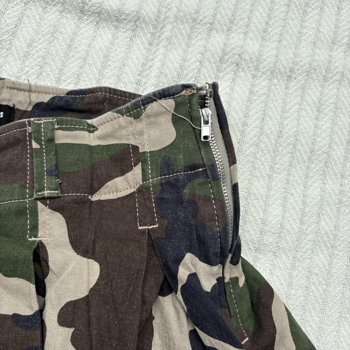 y2k 2000s almost famous camo pleated micro mini skirt