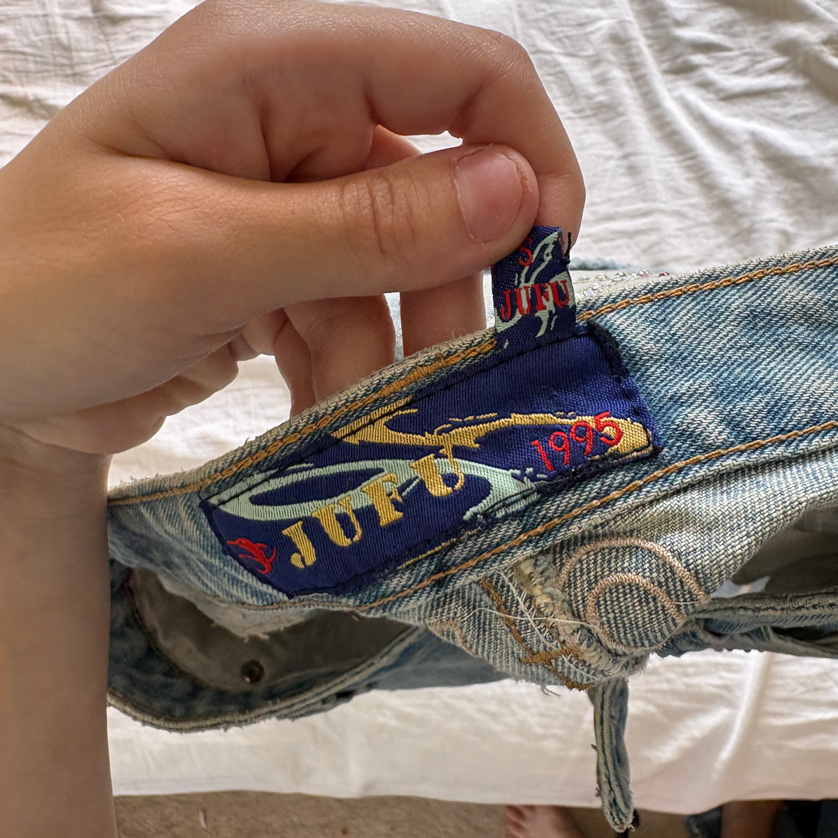 00s Jufu butterfly embroidered mini skirt (size S)