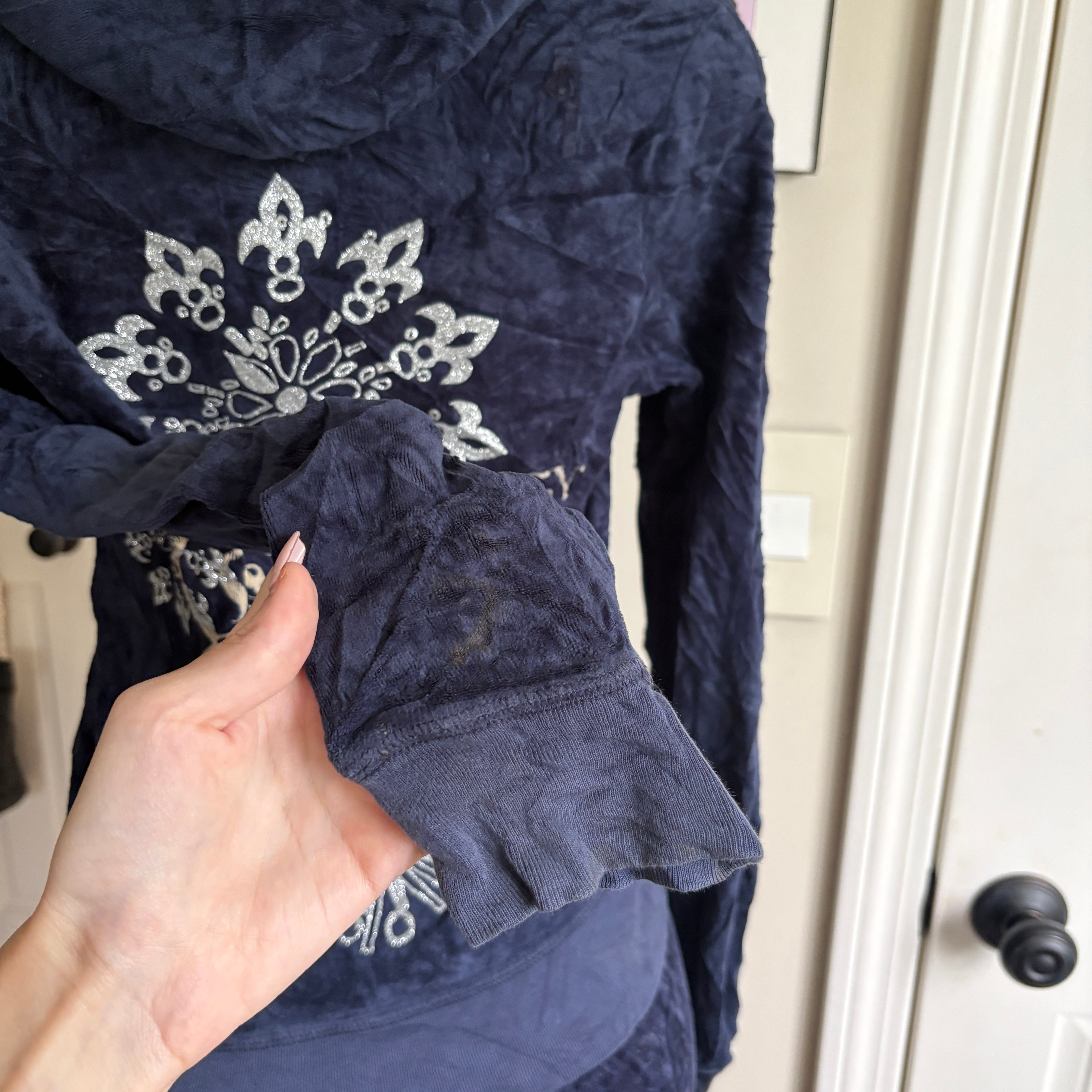 00s juicy couture navy velour decal tracksuit set (size M)