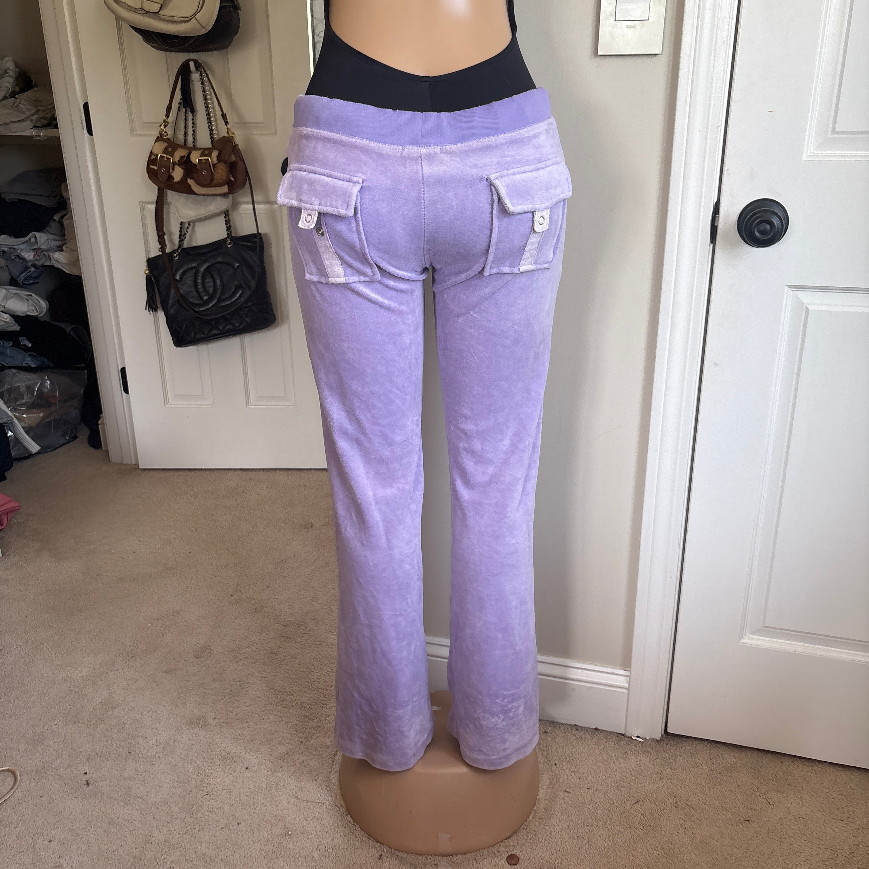 00s vintage Juicy Couture purple velour snapback sweatpants (size M/L)