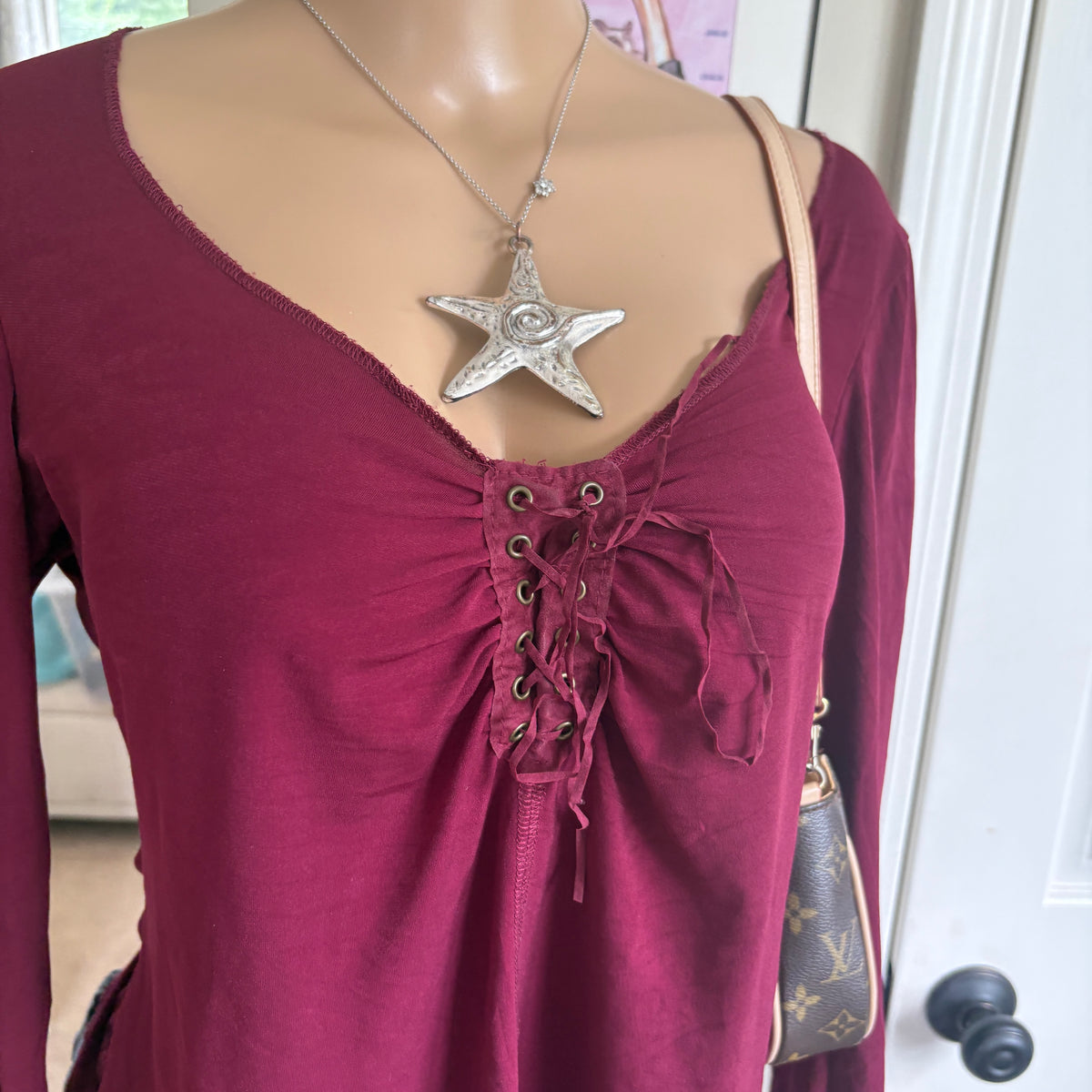 00s red western flare sleeve top (size L)