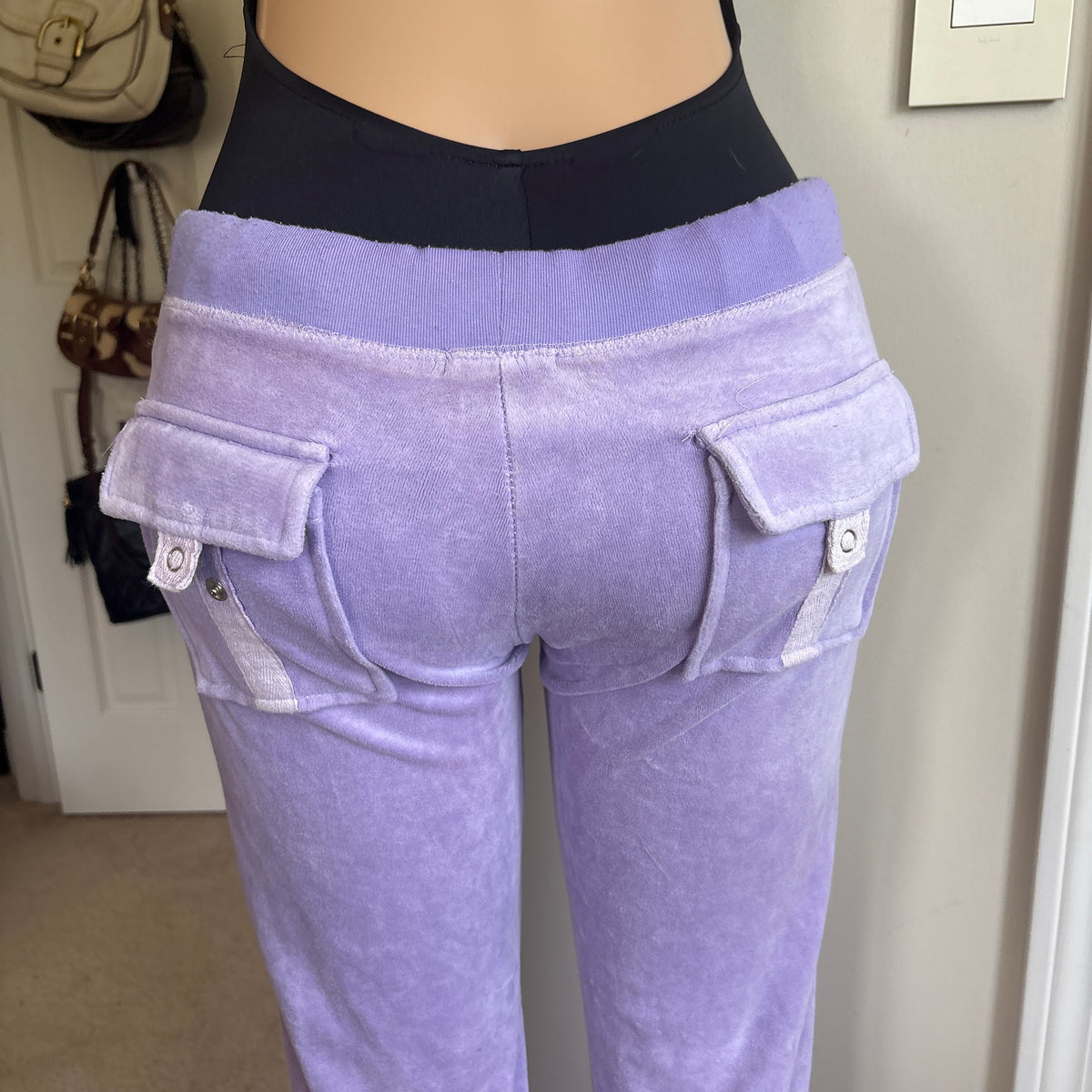 00s vintage Juicy Couture purple velour snapback sweatpants (size M/L)