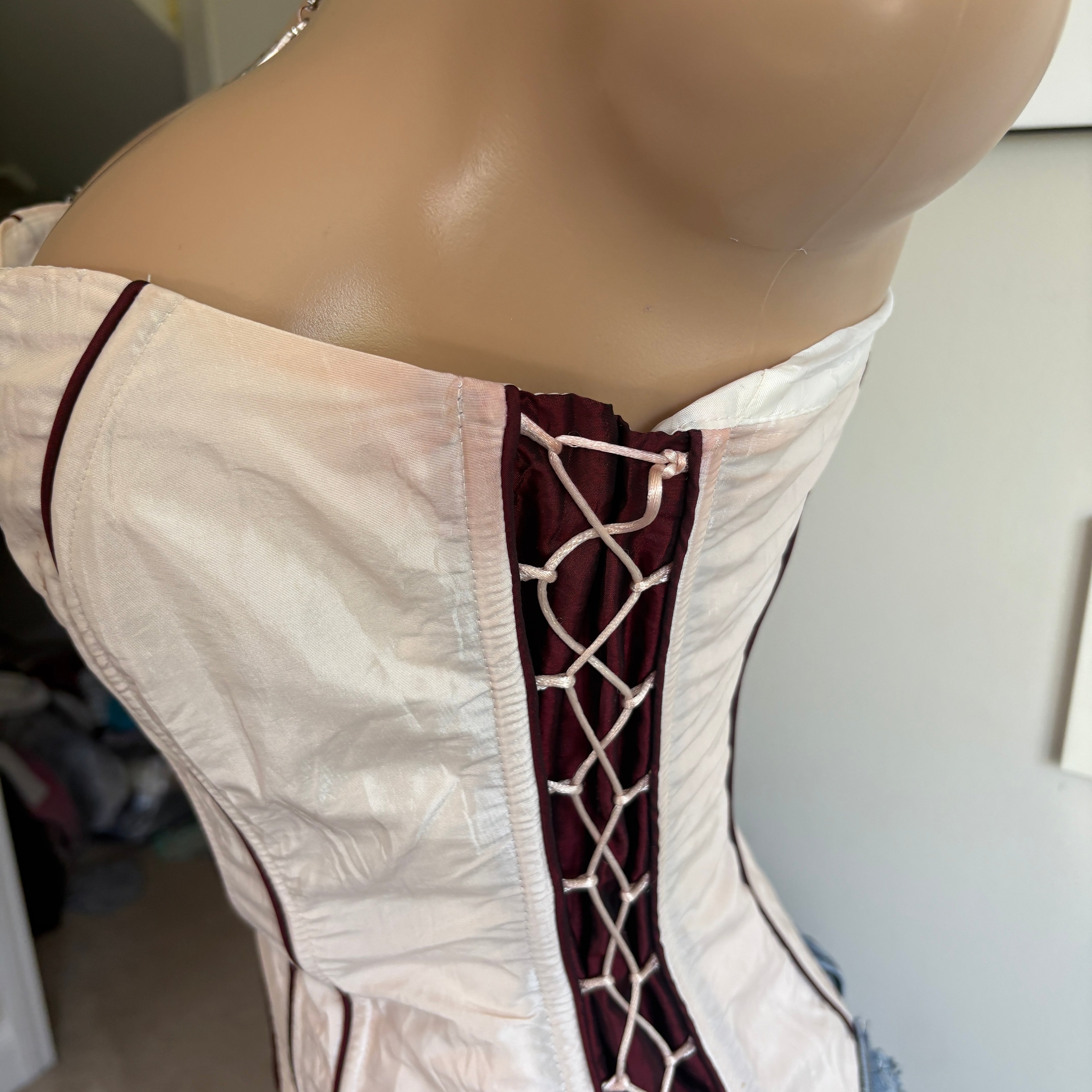 00s white & bergundy strapless corset top (size M)
