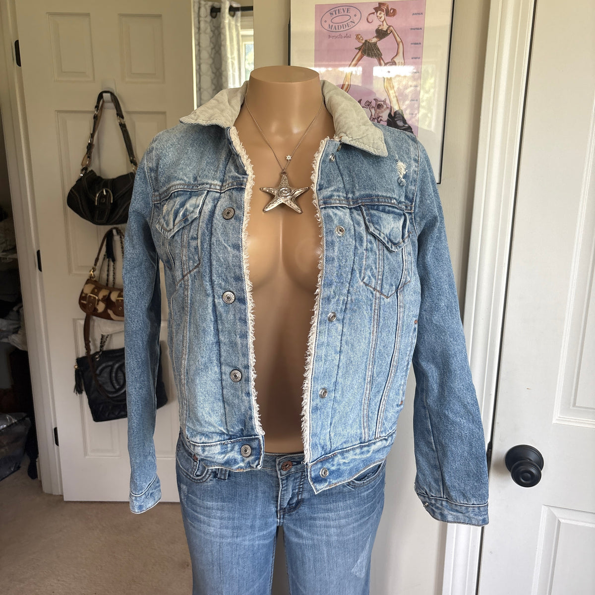 00s Abercrombie & Fitch light wash sherpa lined jacket (size S)