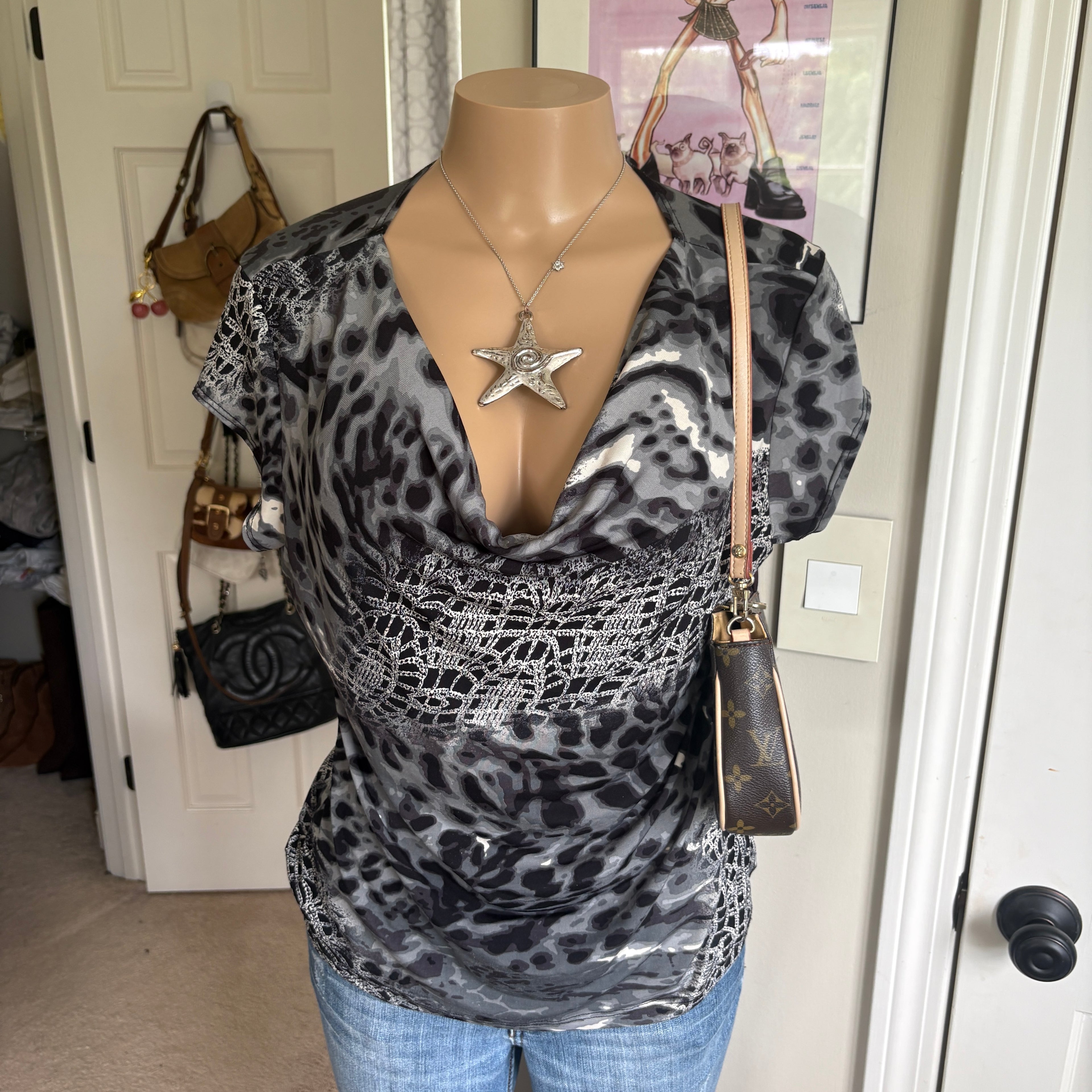 00s gray leopard print draped neck top (size XL)