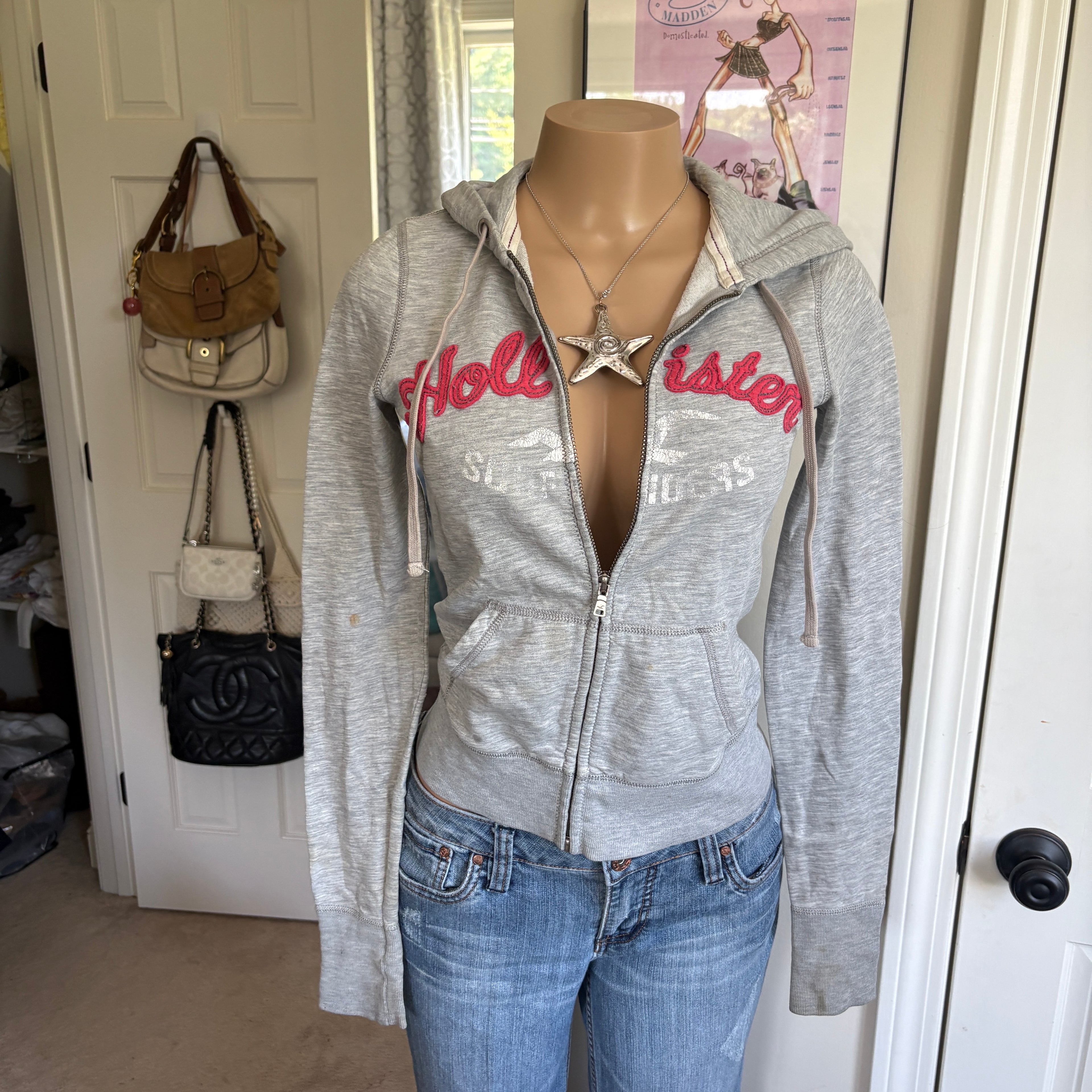 00s Hollister gray spellout zip hoodie (size M)