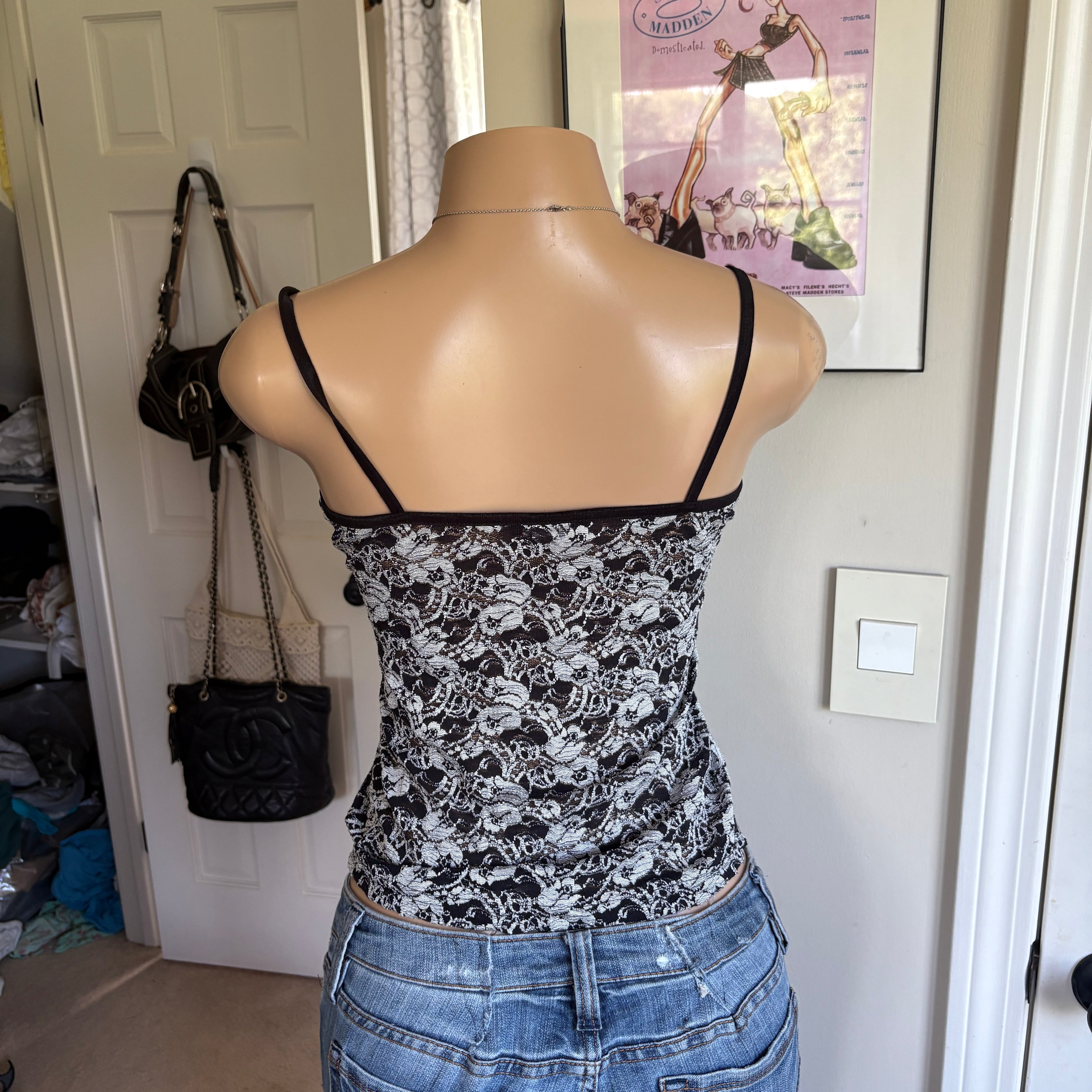 00s black & white floral v neck lace cami (size S/M)