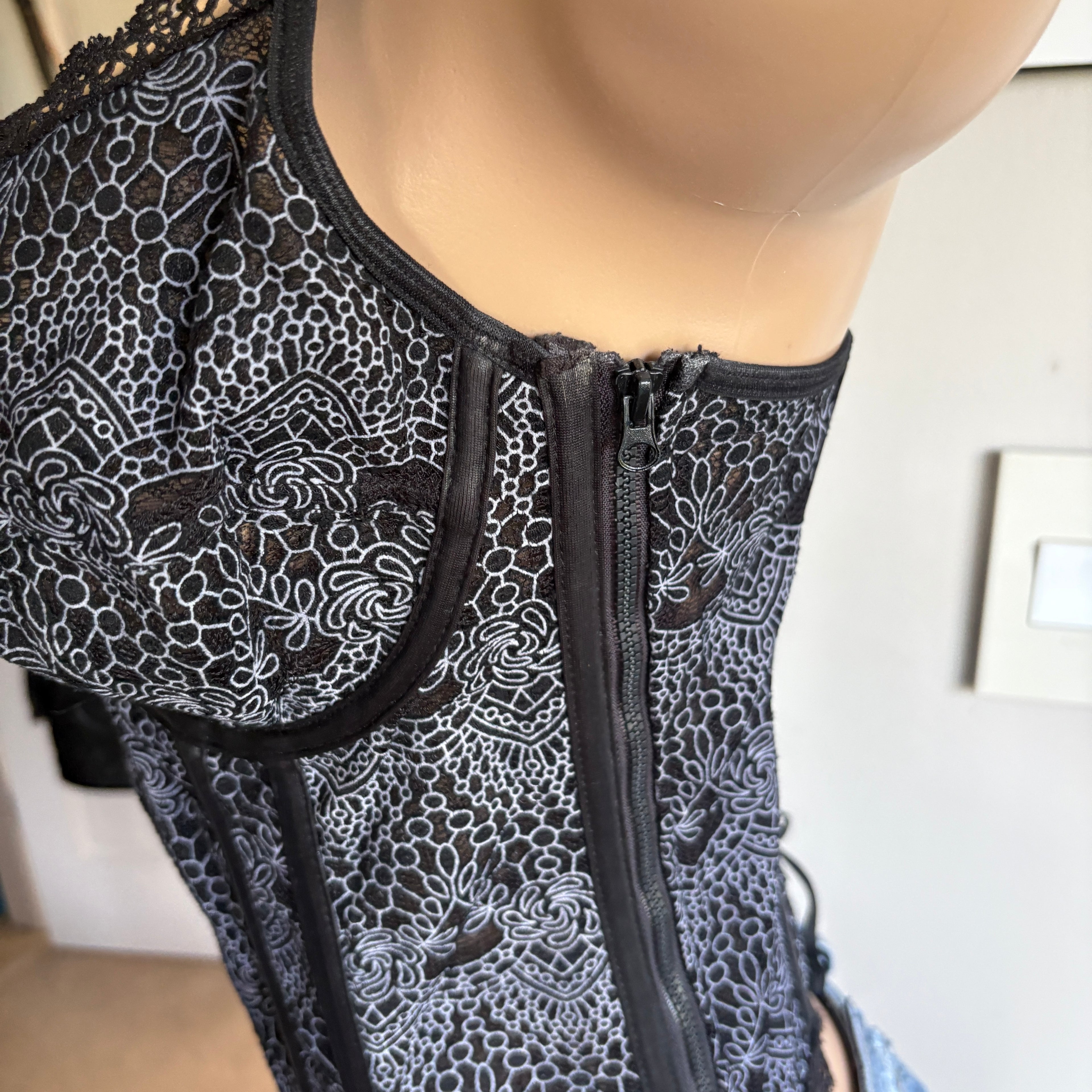 00s black floral lace bustier corset top (size L)