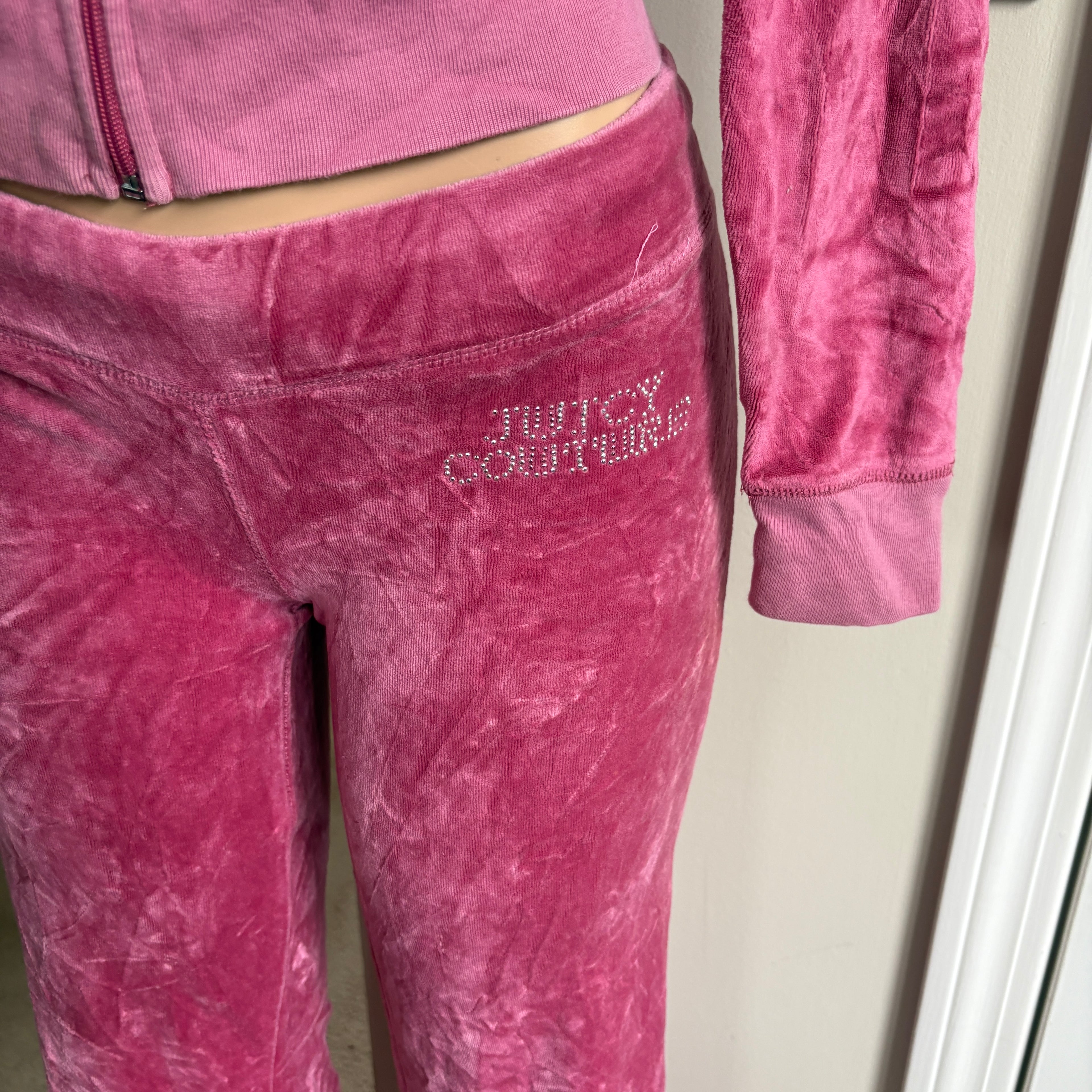 00s Juicy Couture pink velour butterfly tracksuit set (size S/M)
