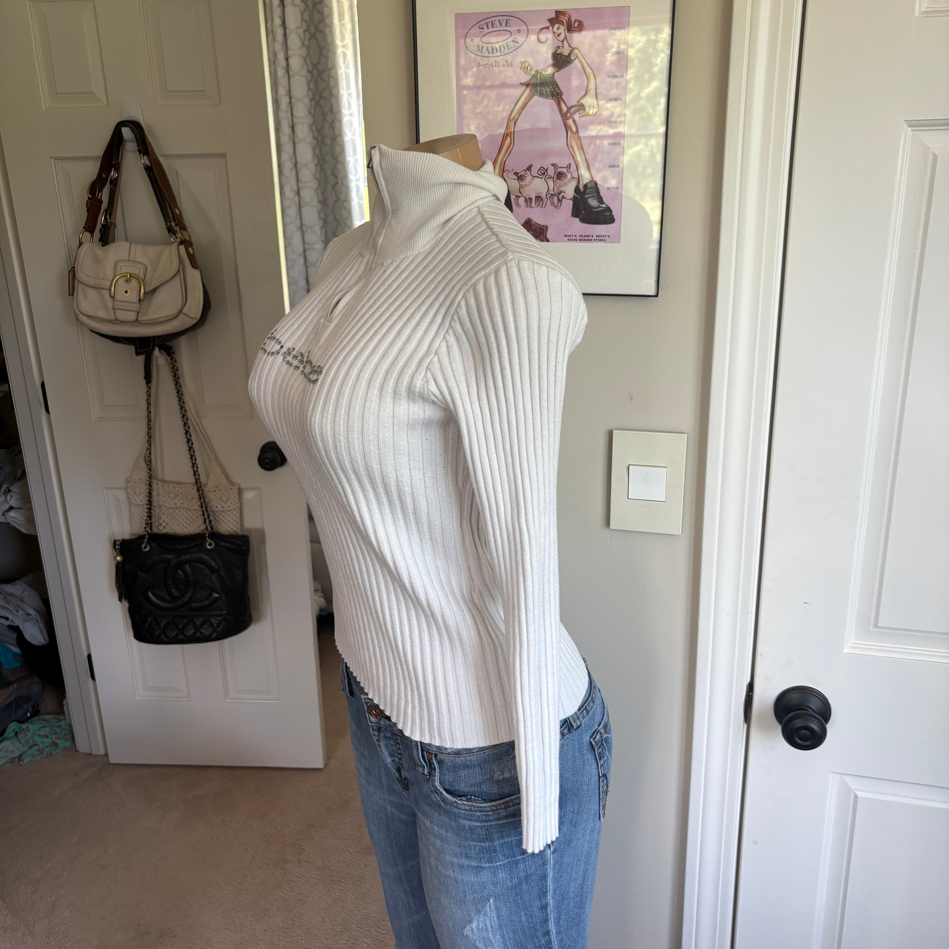 00s Bebe rhinestone spellout white quarter zip sweater (size M)