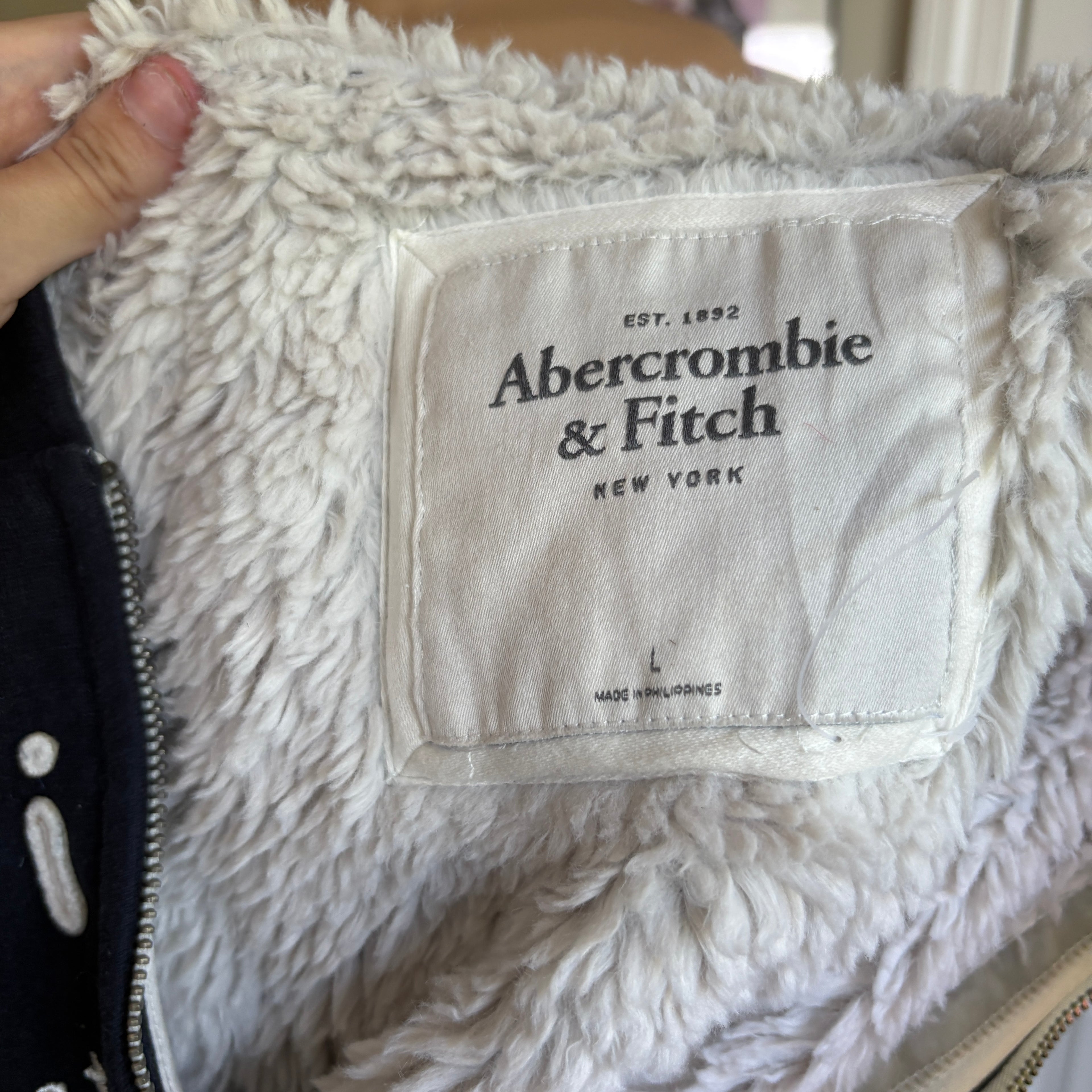 00s Abercrombie & Fitch spellout fur lined zip hoodie (size L)