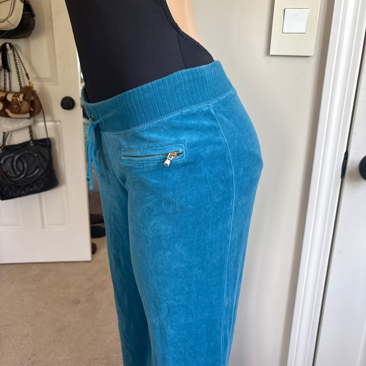 00s blue velour sweatpants (size M)
