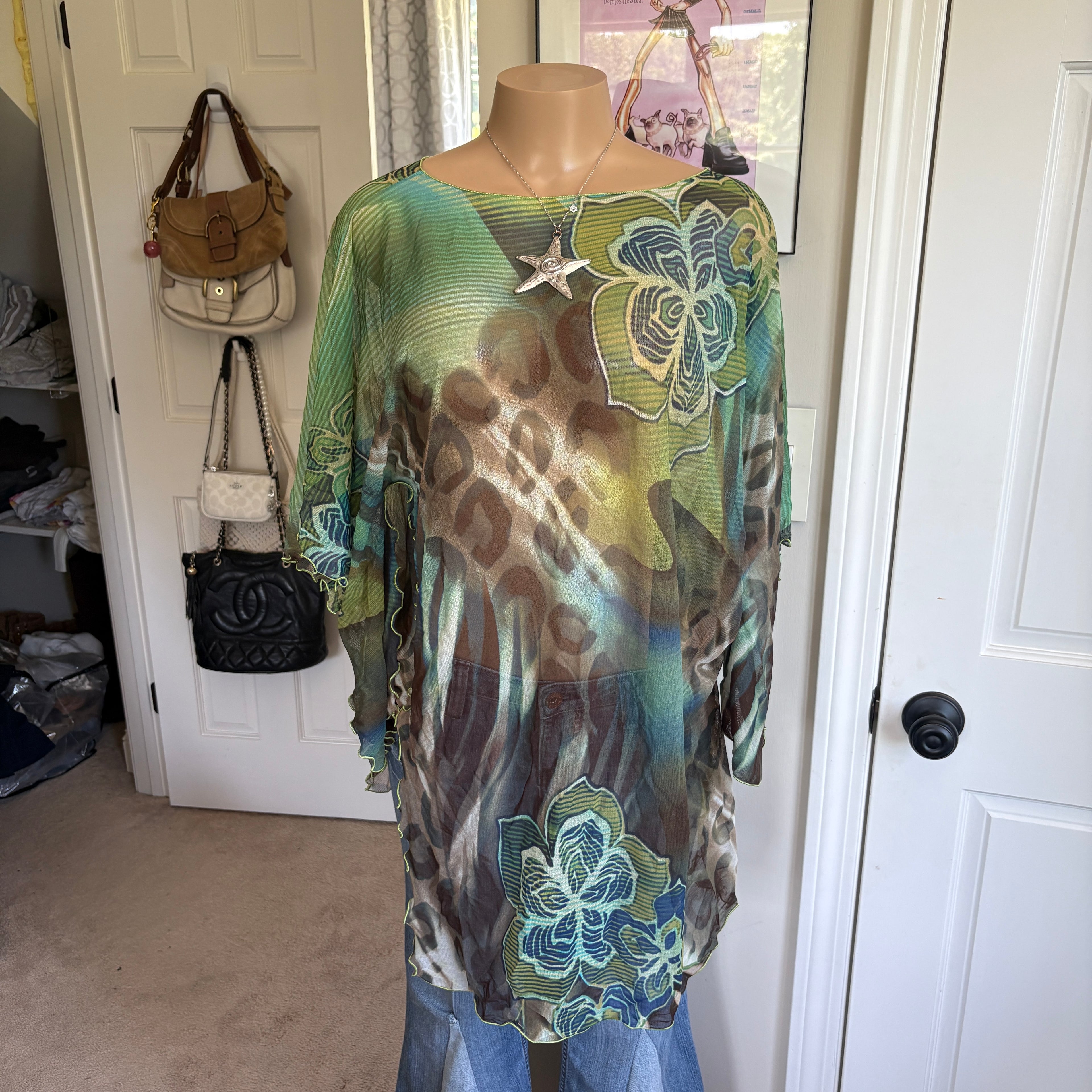 00s green floral poncho top (size S-L)