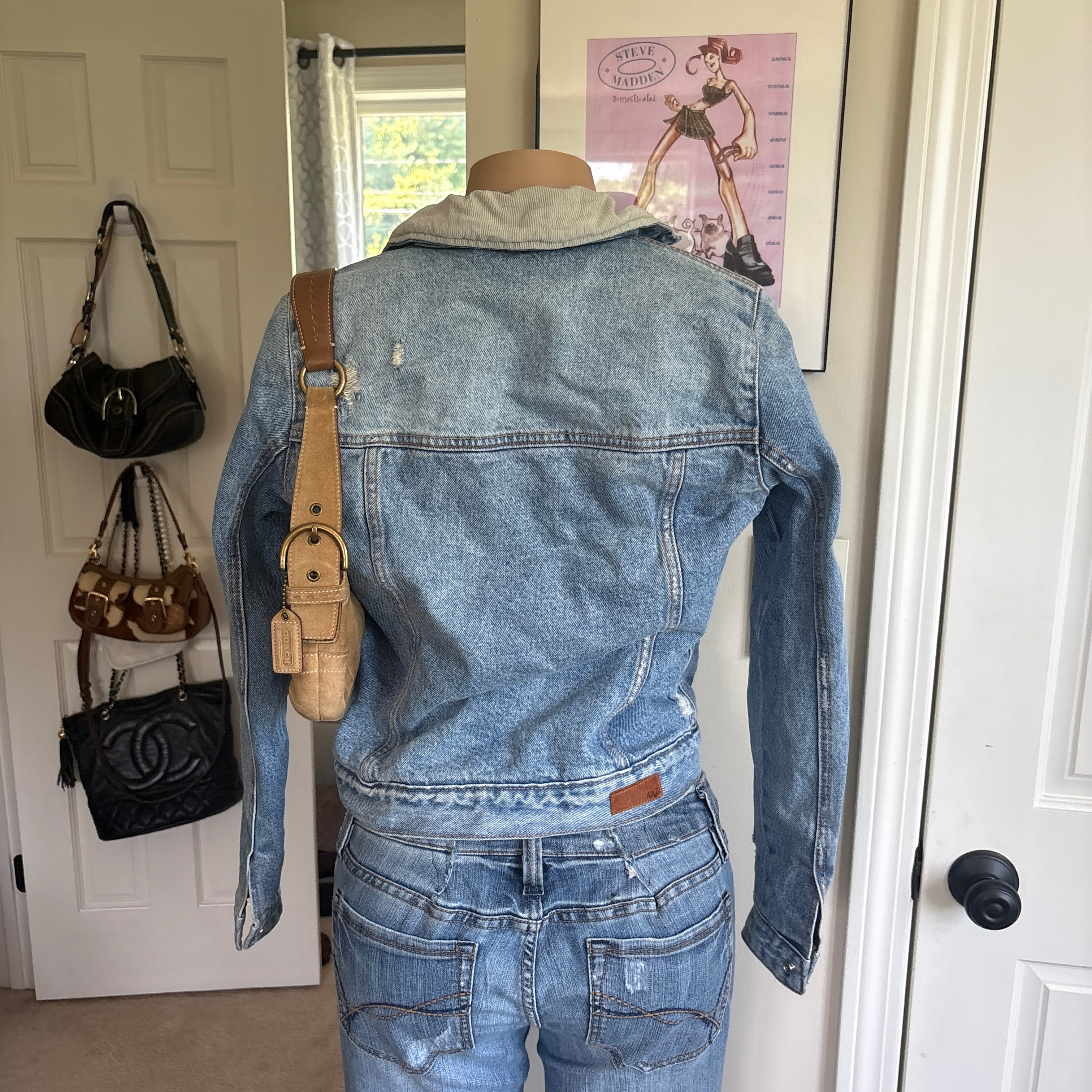 00s Abercrombie & Fitch light wash sherpa lined jacket (size S)