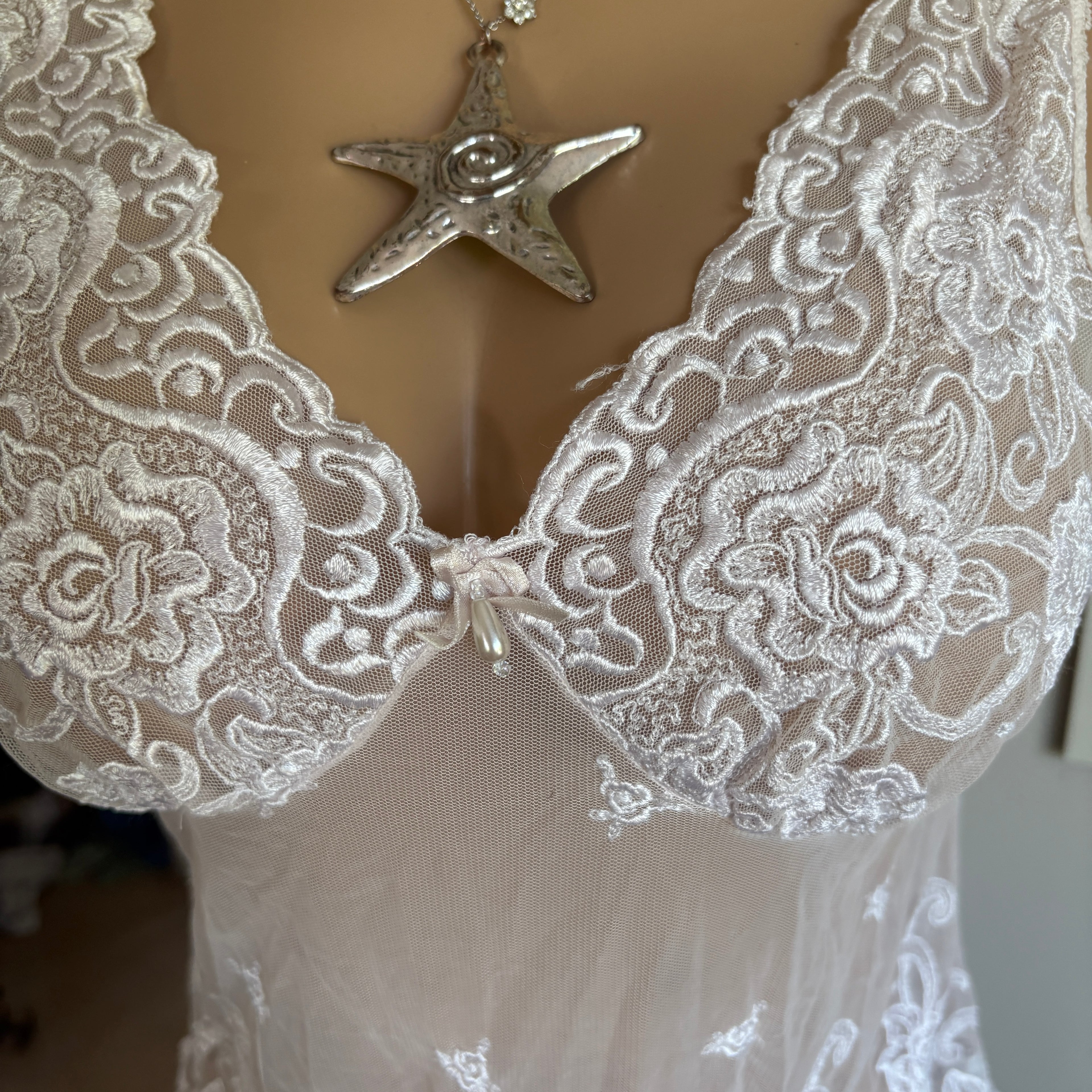 00s white floral lace tank top (size M)