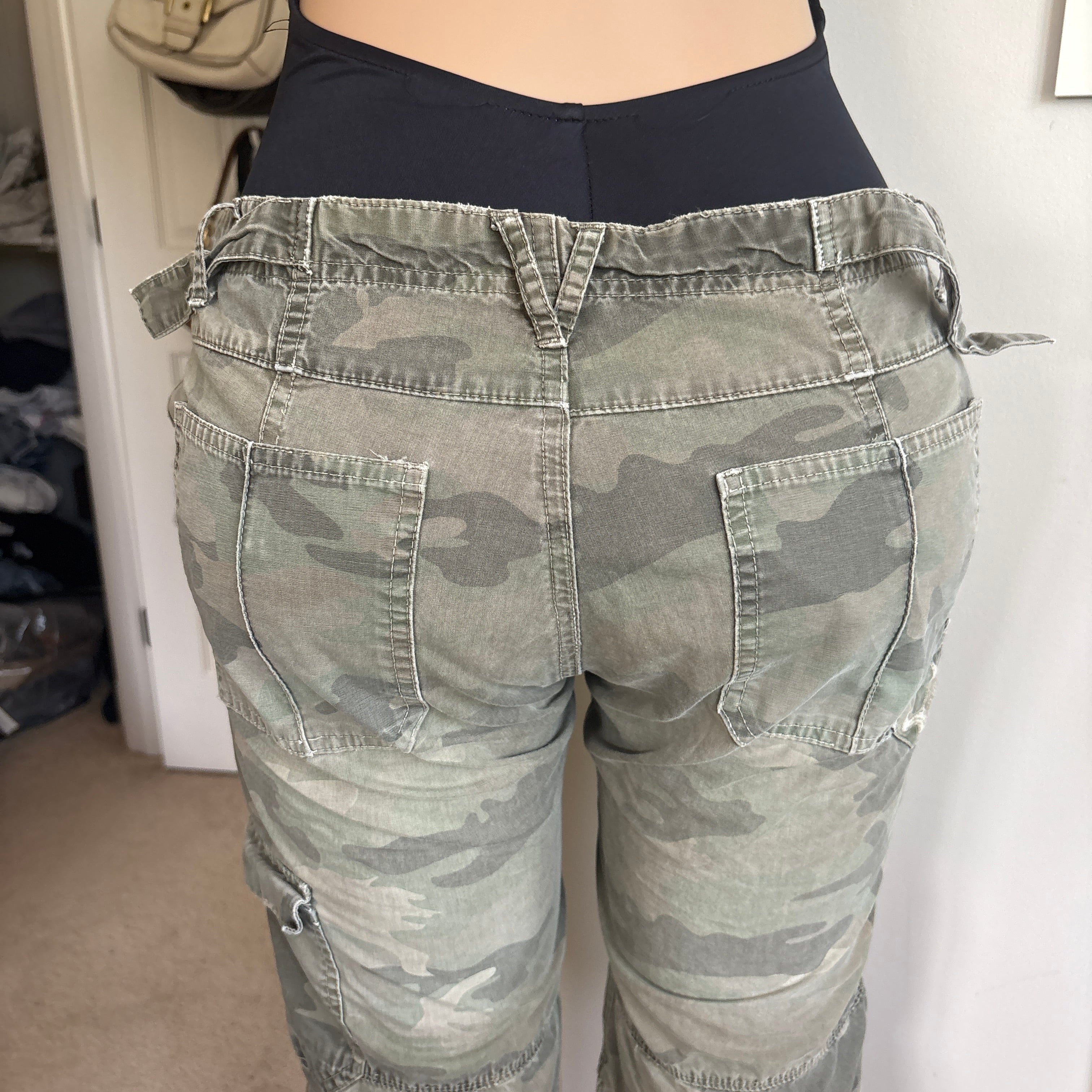 00s Prana camo cargo cropped pants (size S)