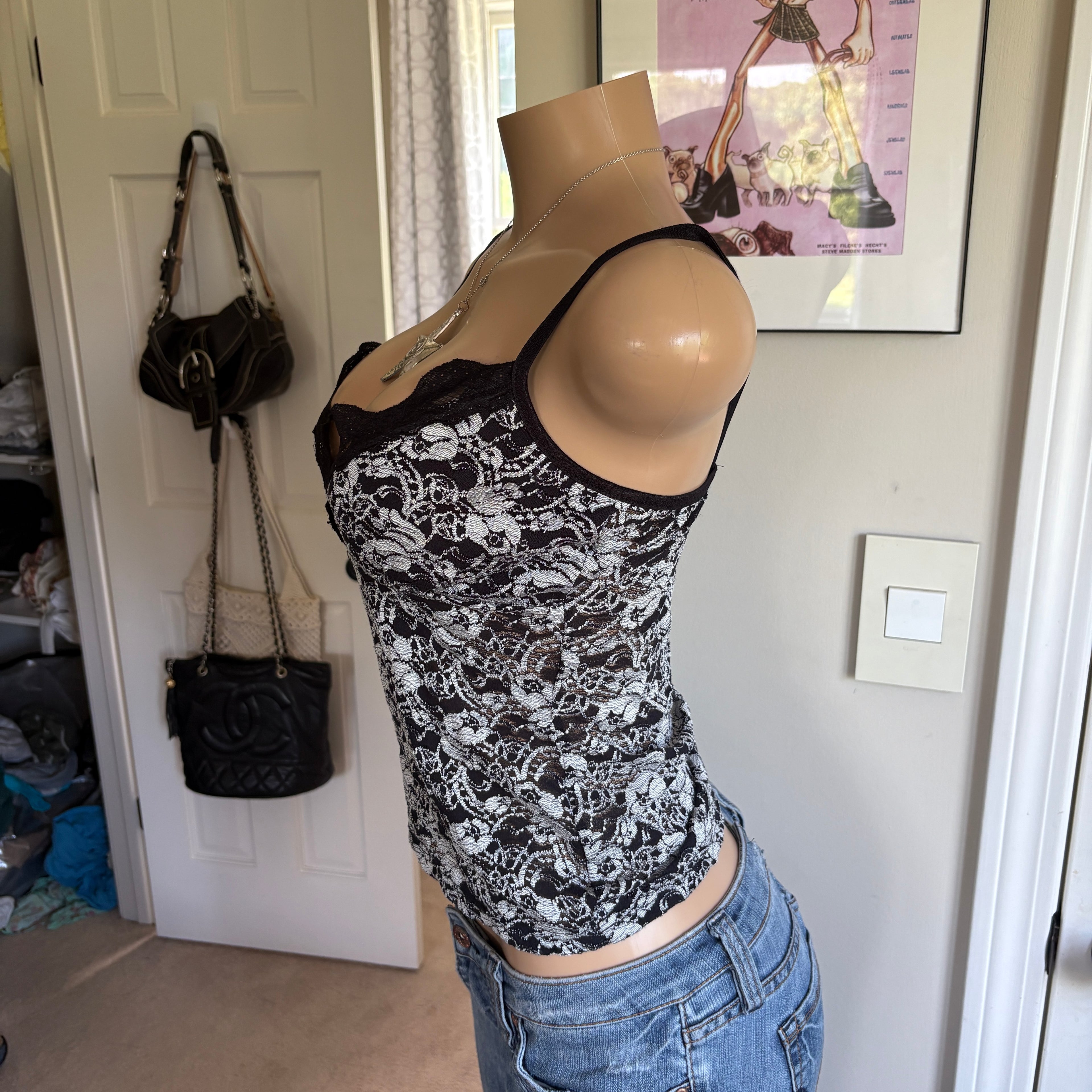 00s black & white floral v neck lace cami (size S/M)