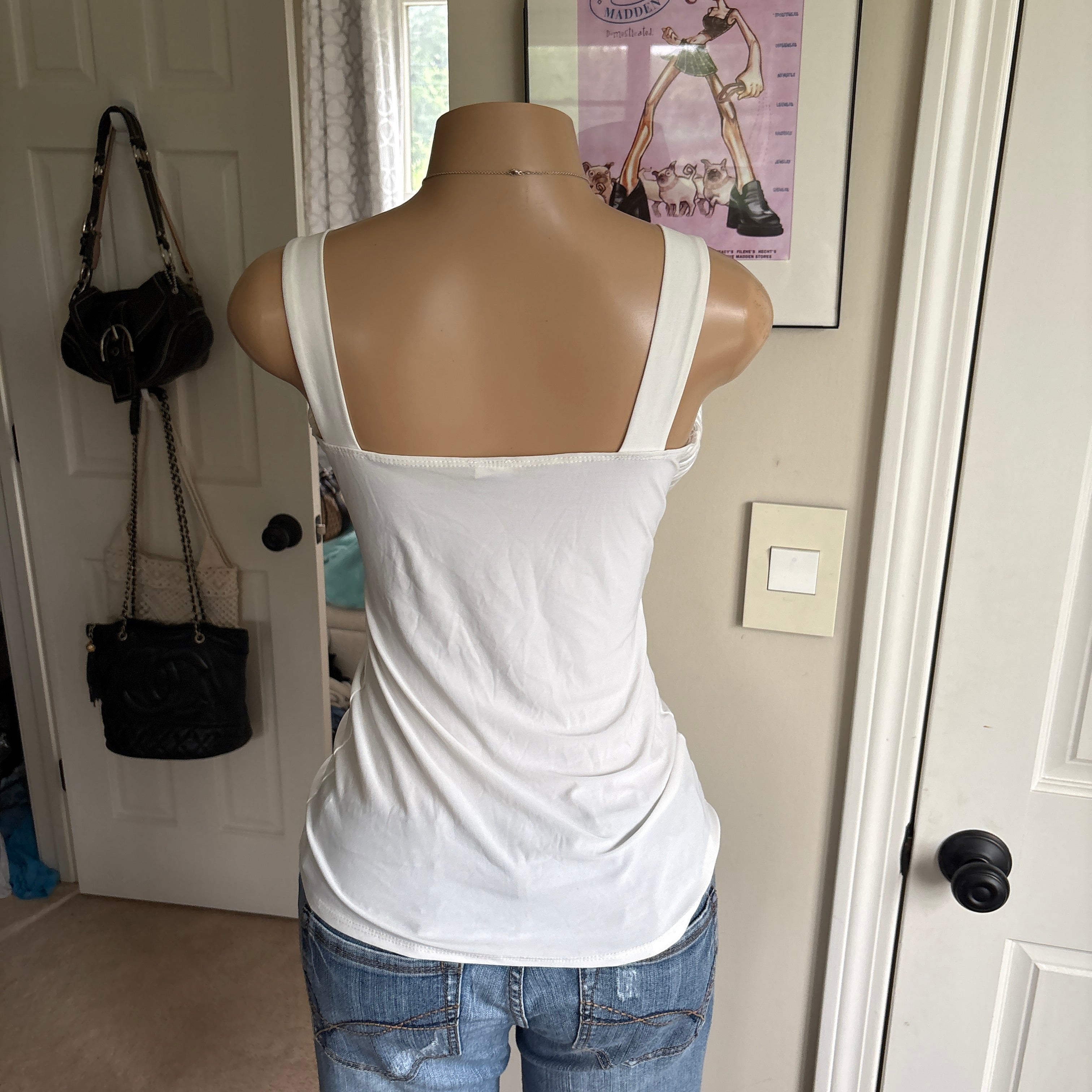 00s white ribbed v neck tank top (size L)