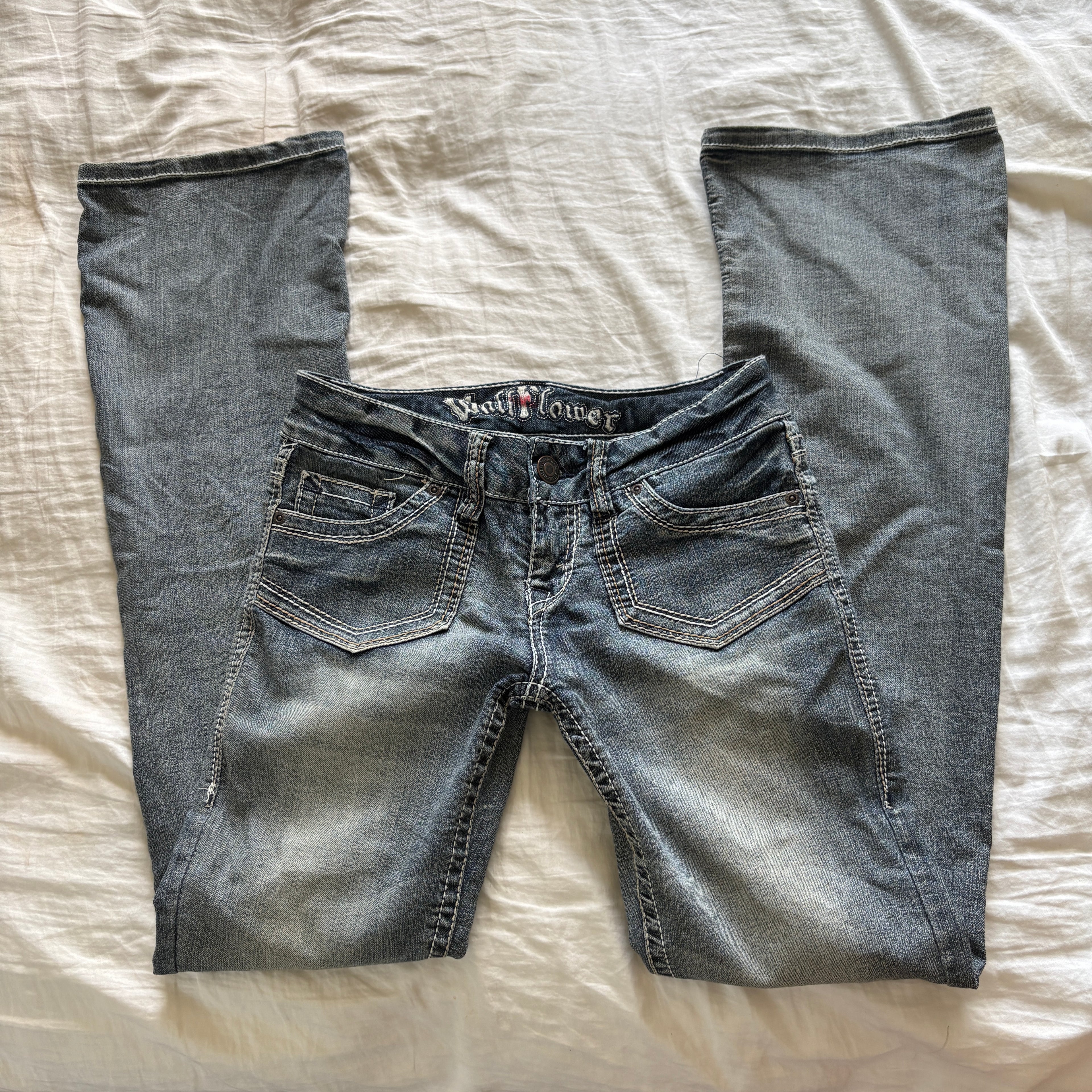 00s Wallflower low rise light wash bootcut jeans (size small)