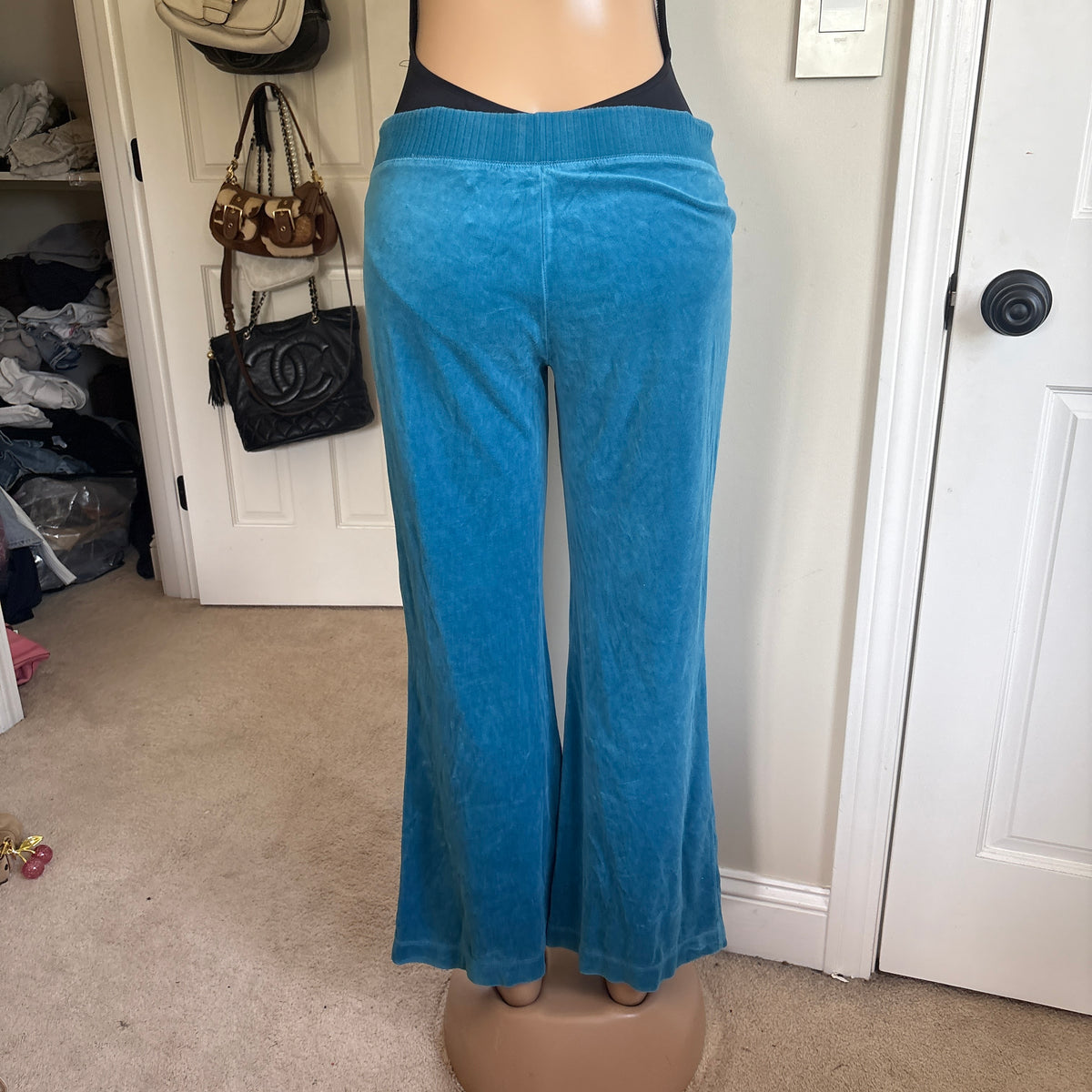 00s blue velour sweatpants (size M)