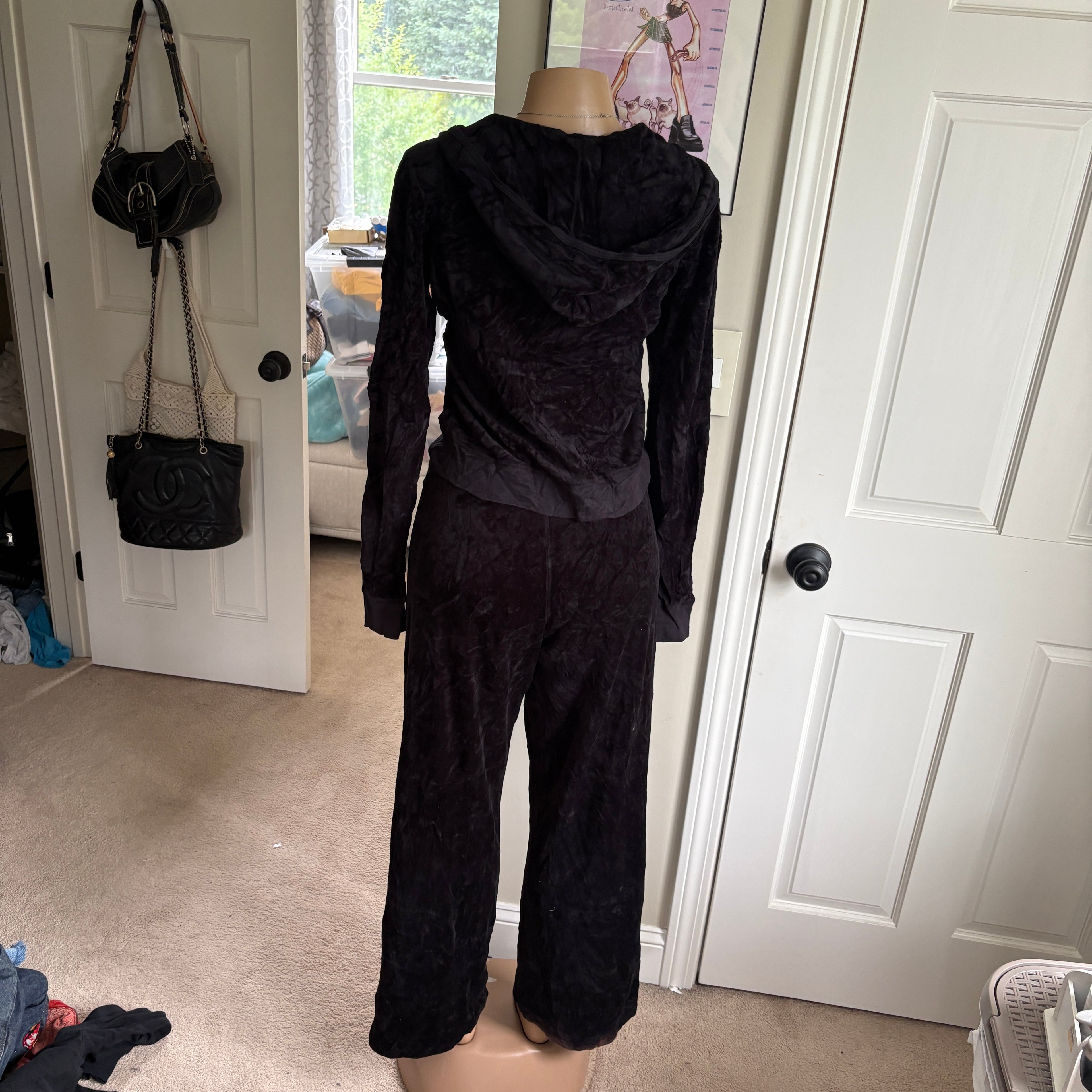 00s Juicy Couture black velour spellout tracksuit set (size XL)
