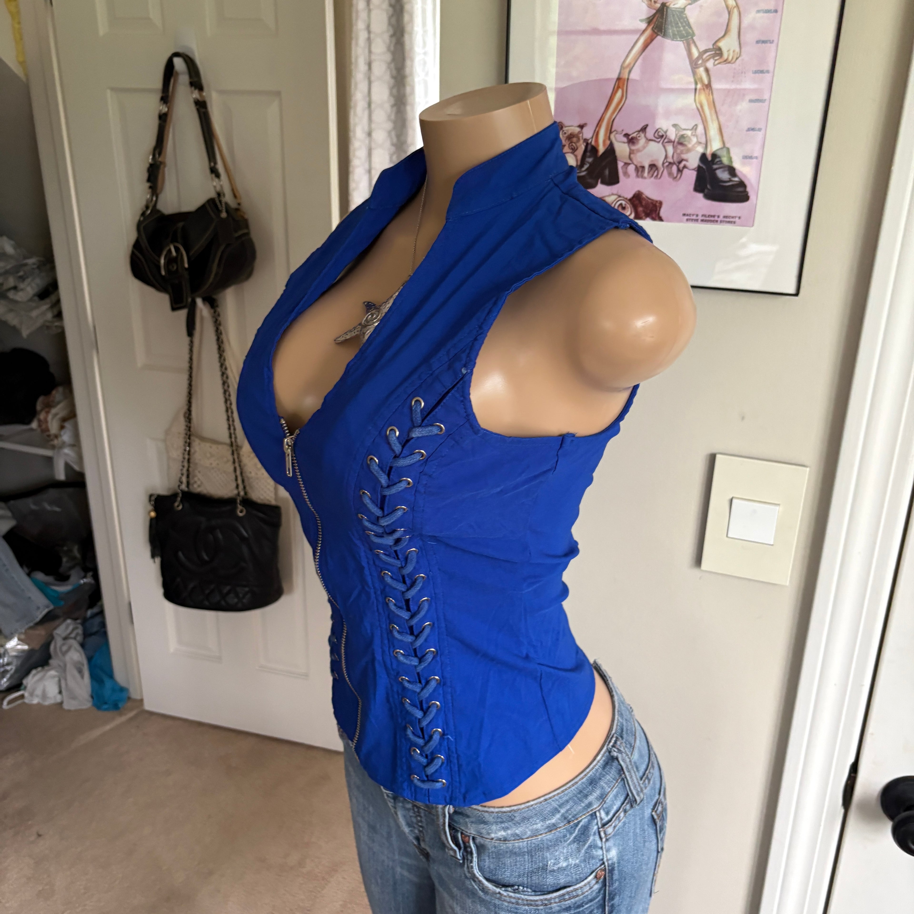 00s blue grommet zip up cutout tank top (size L)