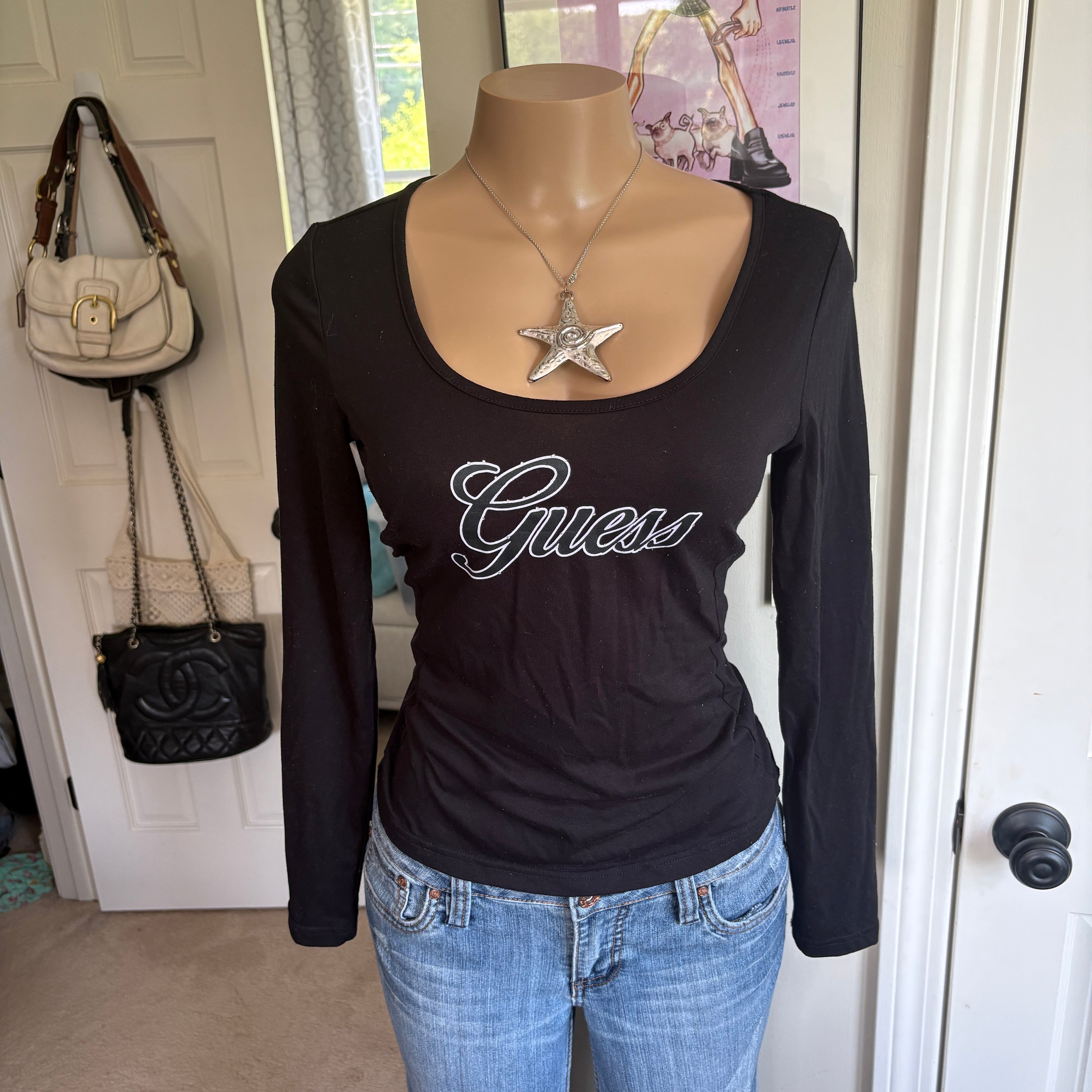 00s Guess spellout black long sleeve (size M)
