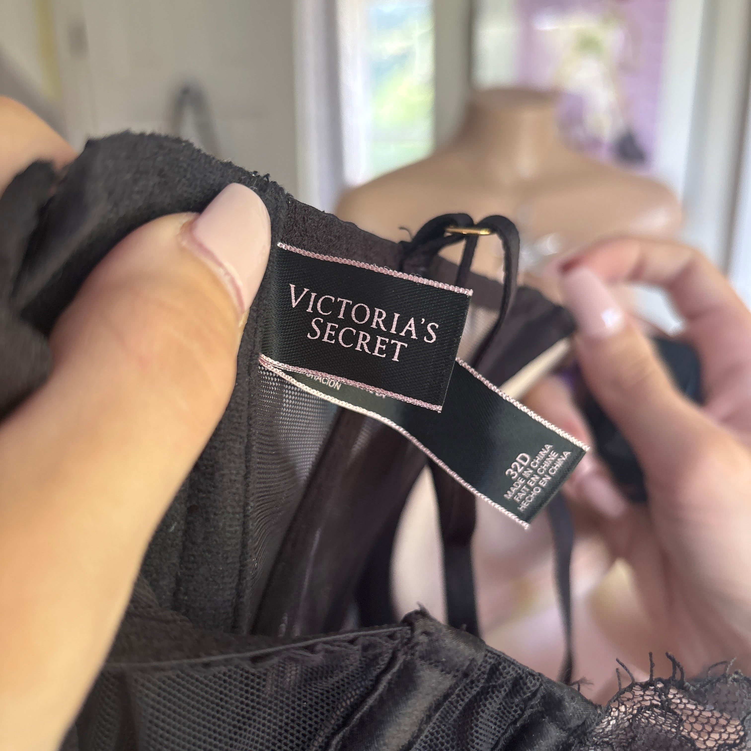 00s Victoria's Secret black lace corset top (size 32D)