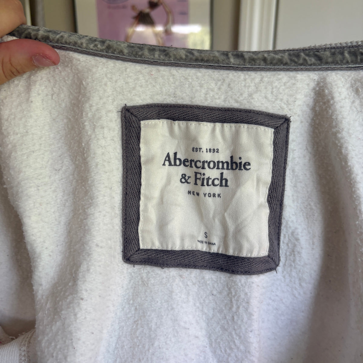 00s Abercrombie & Fitch white spellout zip hoodie (size S)