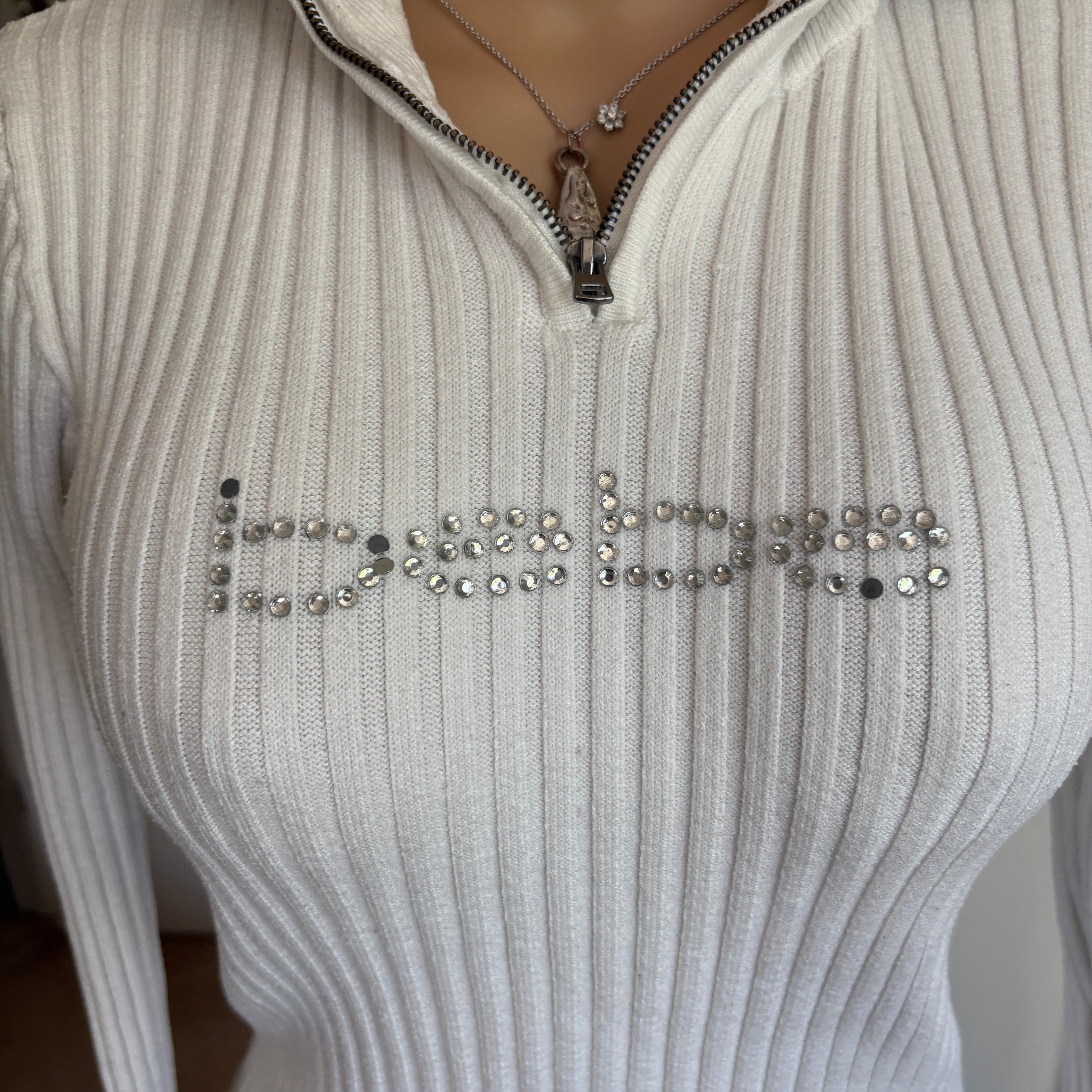 00s Bebe rhinestone spellout white quarter zip sweater (size M)