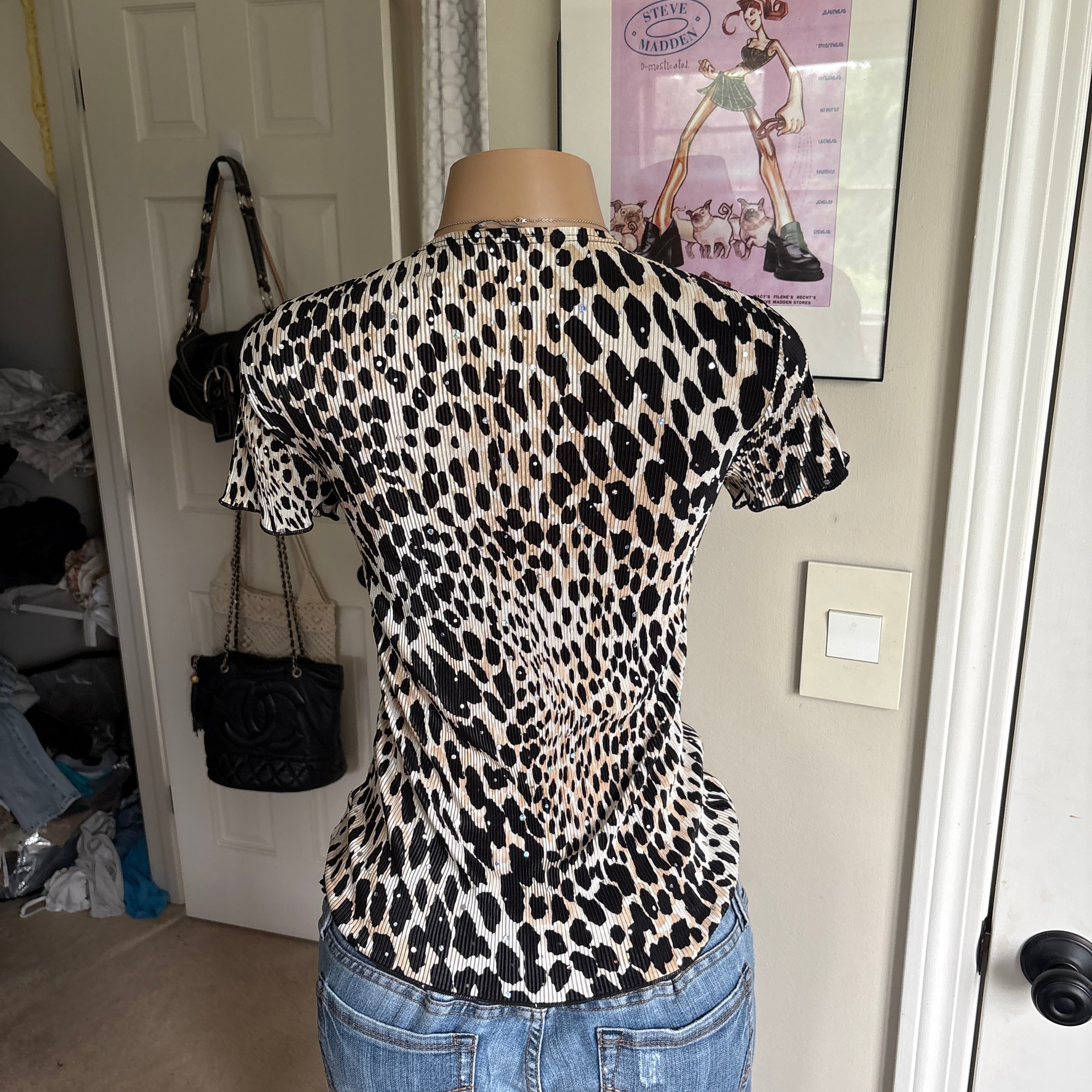 00s leopard print buckle short sleeve top (size L)