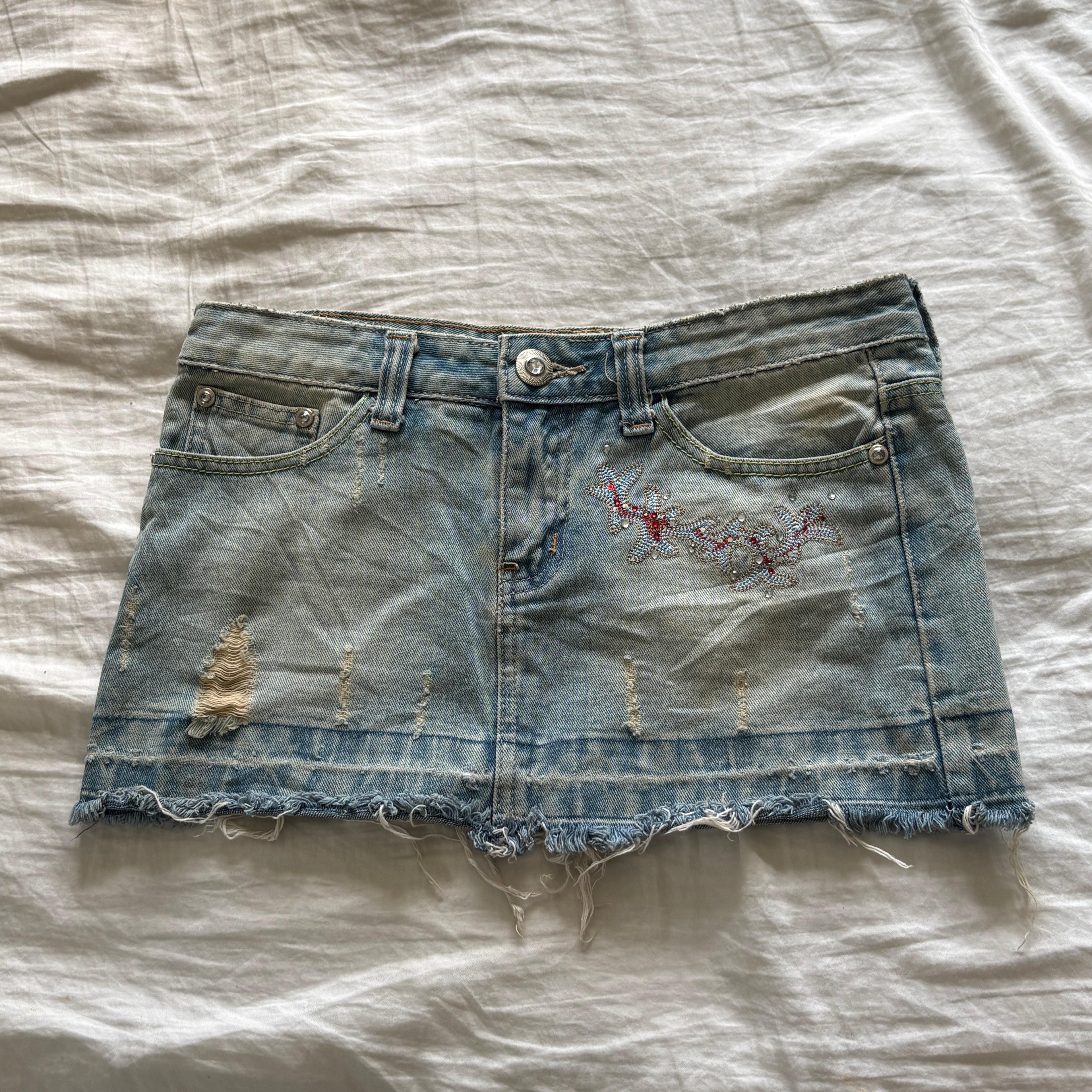 00s Jufu butterfly embroidered mini skirt (size S)