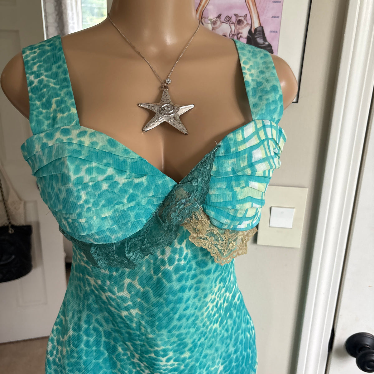 00s blue leopard v neck dress (size L)