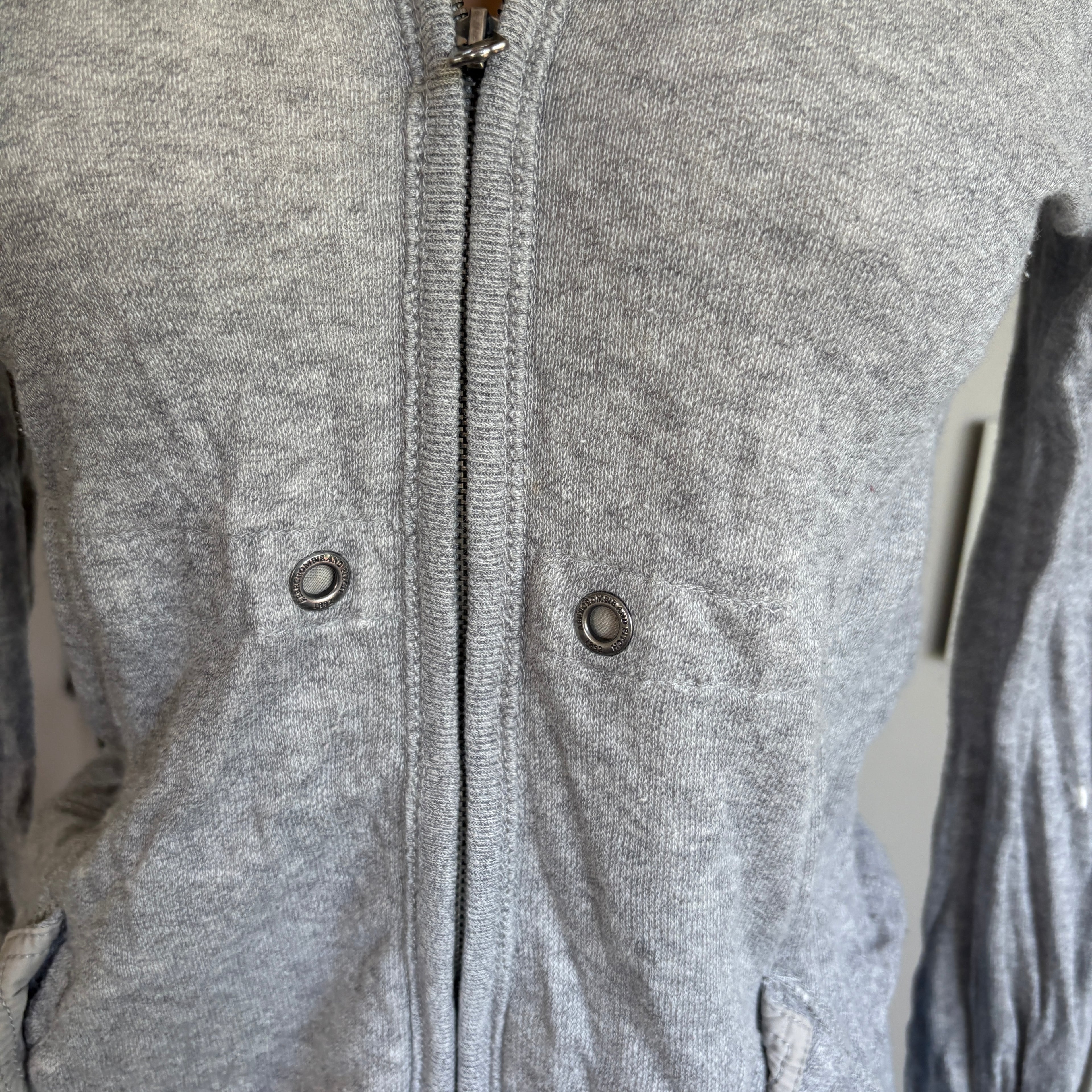 00s Abercrombie & Fitch gray zip hoodie (size S)