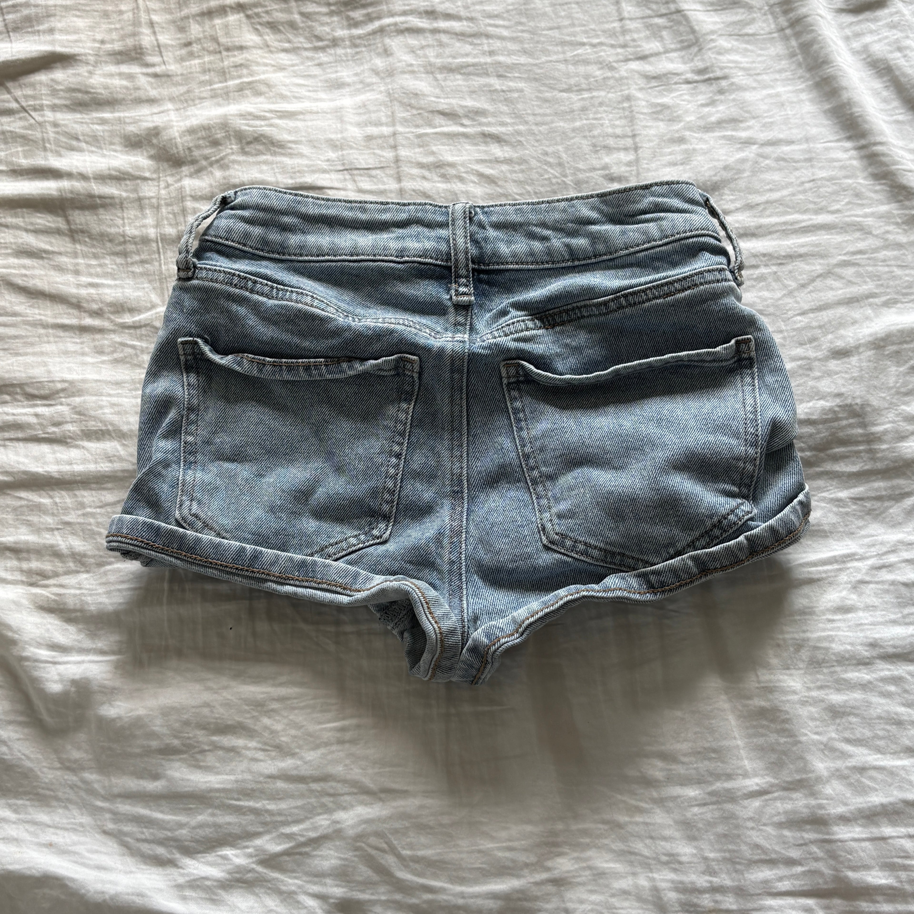 00s So denim light wash mini shorts (size S)