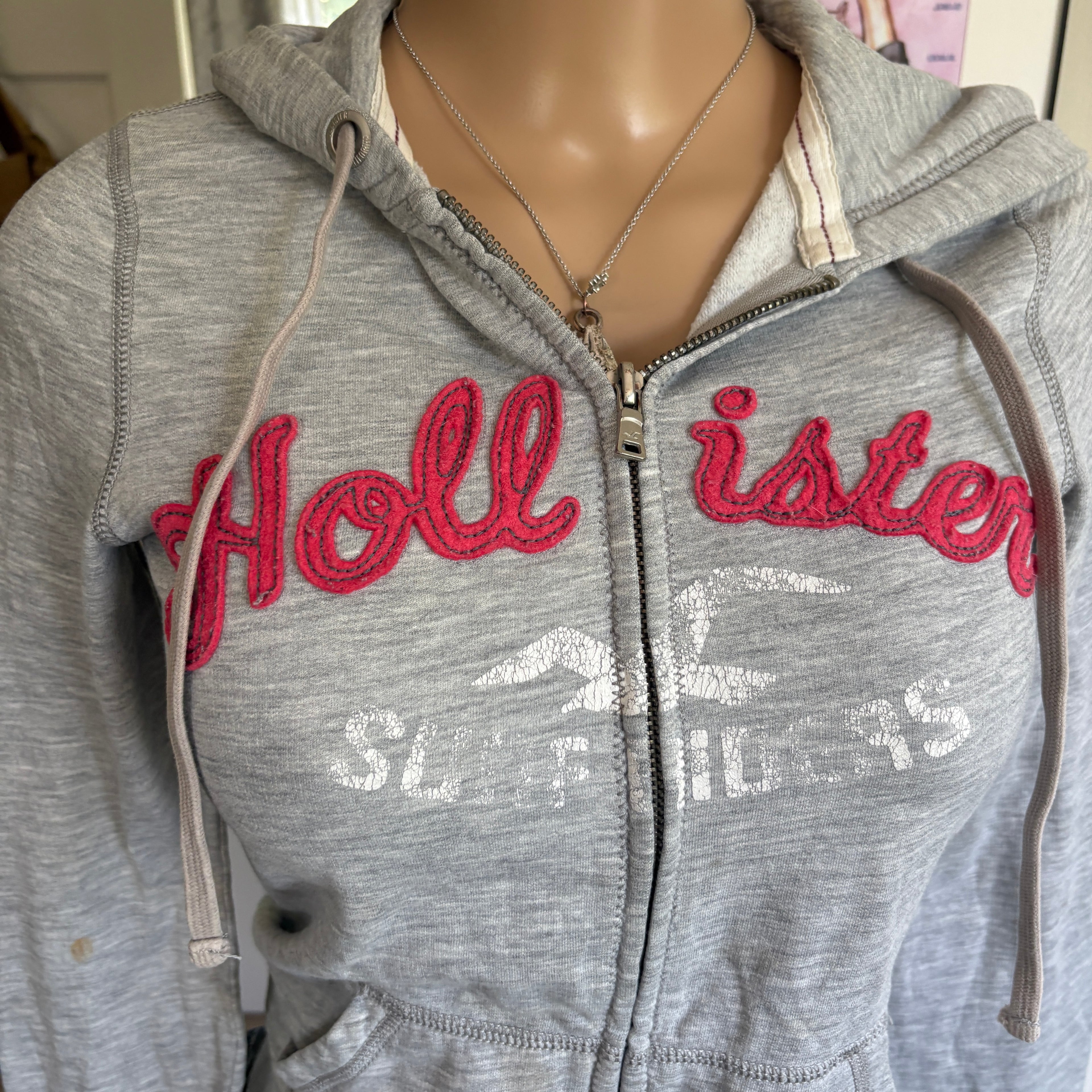 00s Hollister gray spellout zip hoodie (size M)