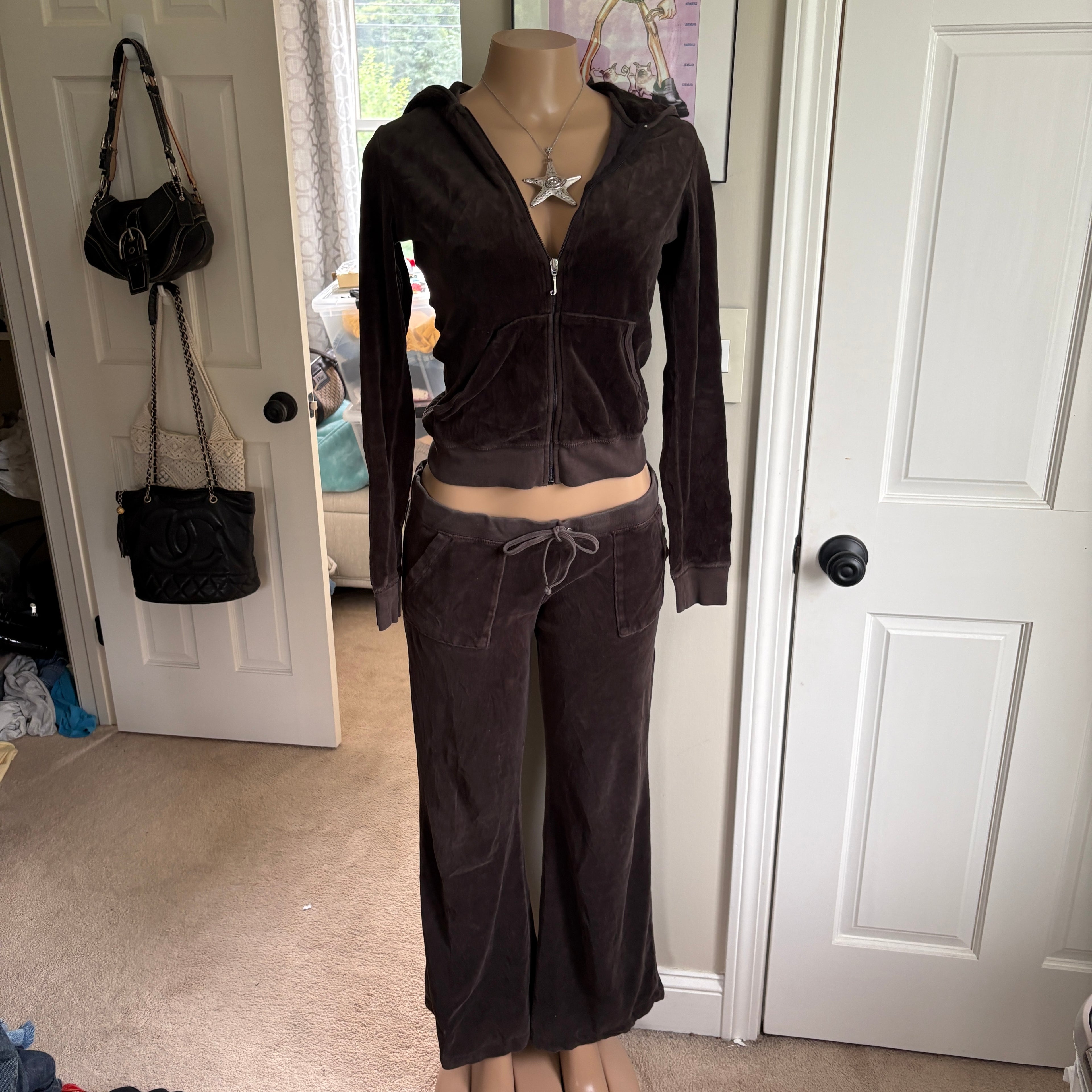 00s Juicy Couture brown velour tracksuit set (size M/L)