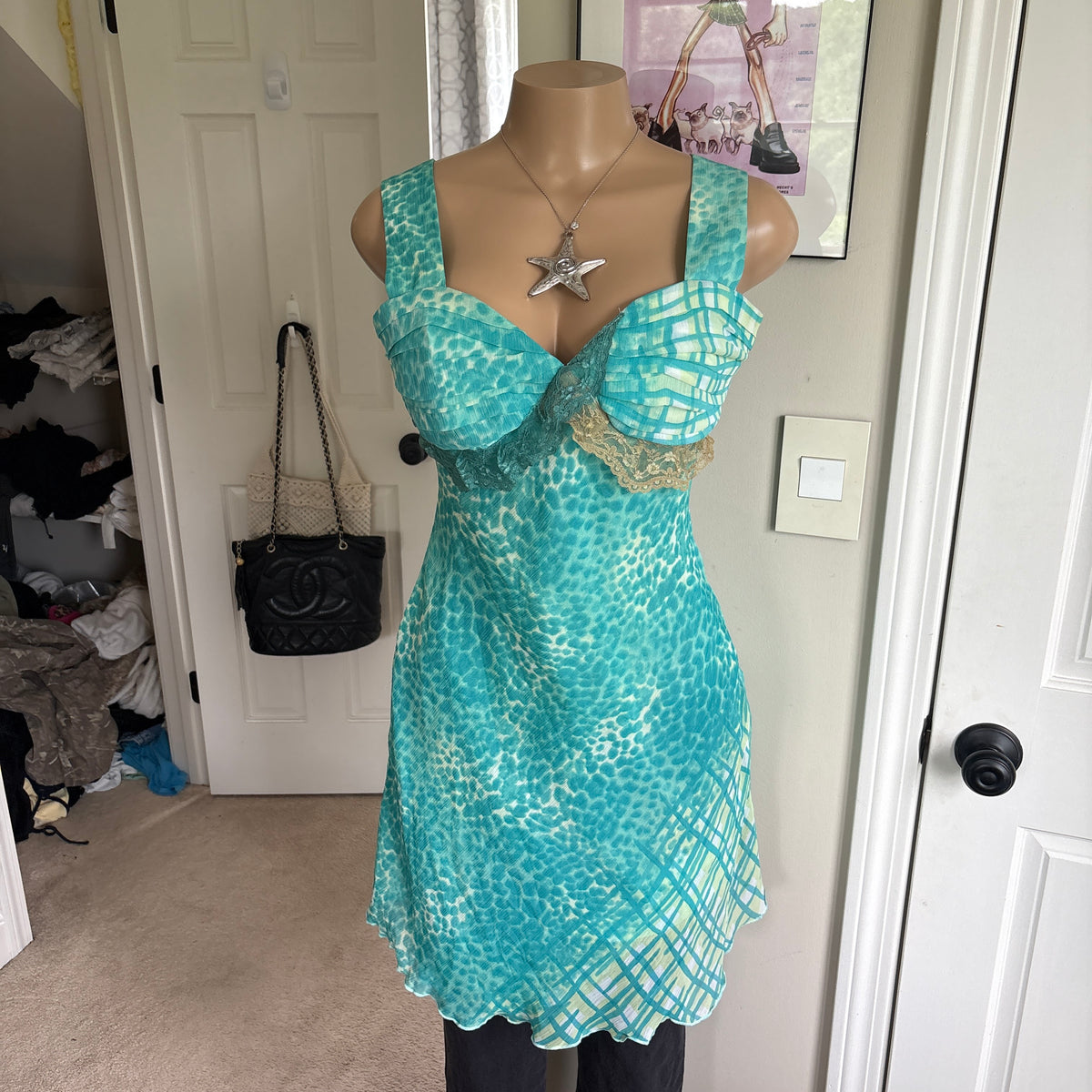 00s blue leopard v neck dress (size L)
