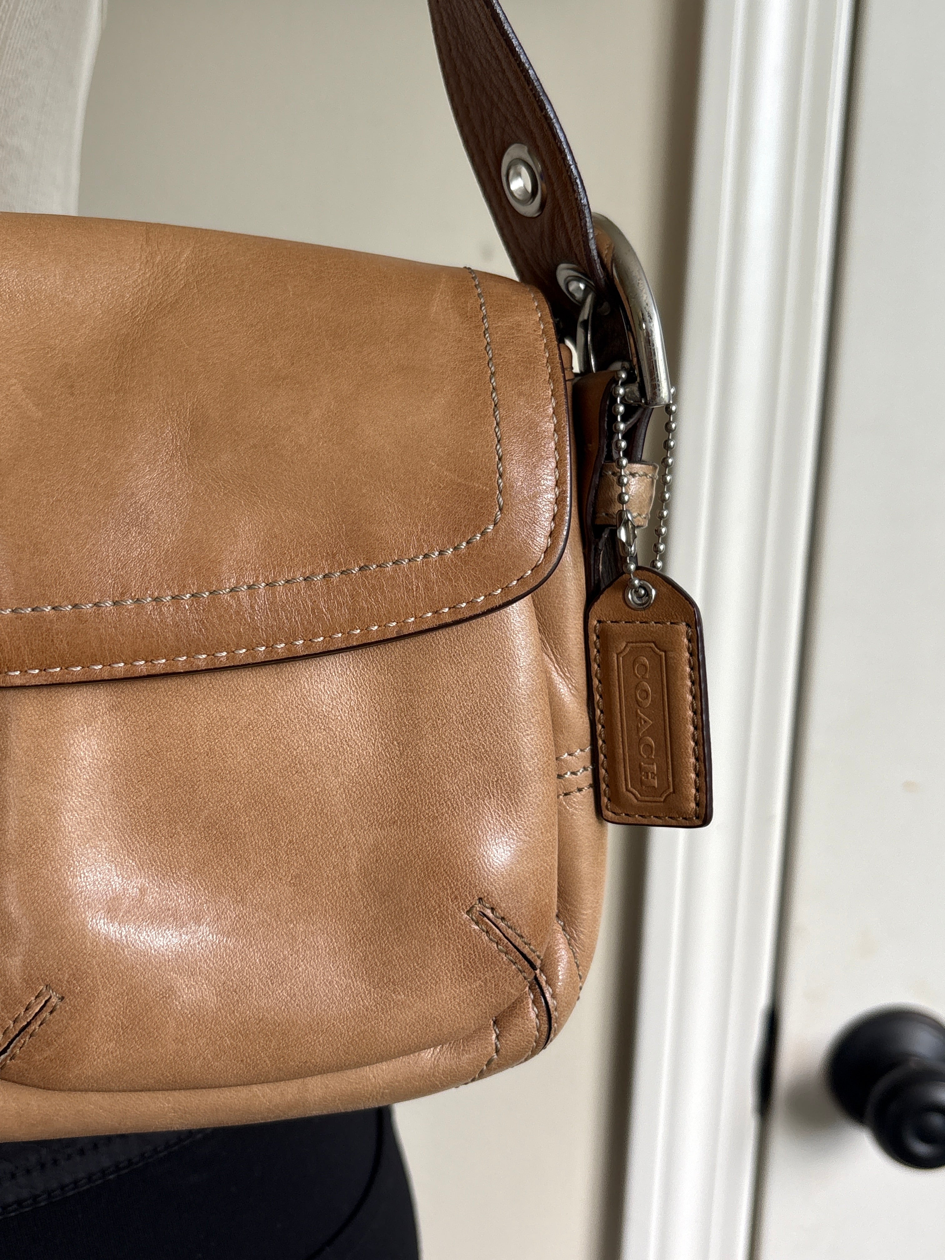 00s Vintage Coach Soho Tan Leather Bag