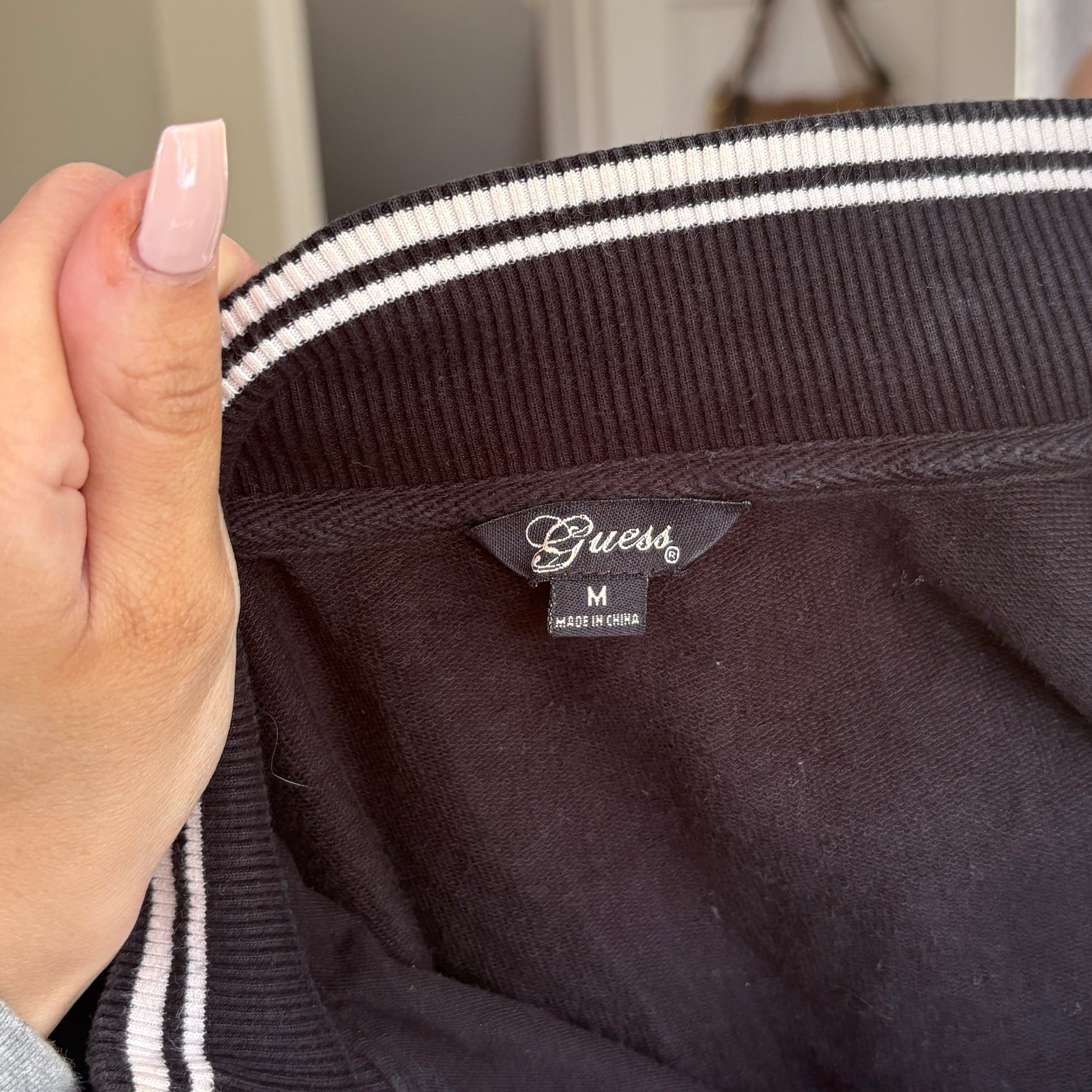 00s Guess black spellout zip sweatshirt (size M)