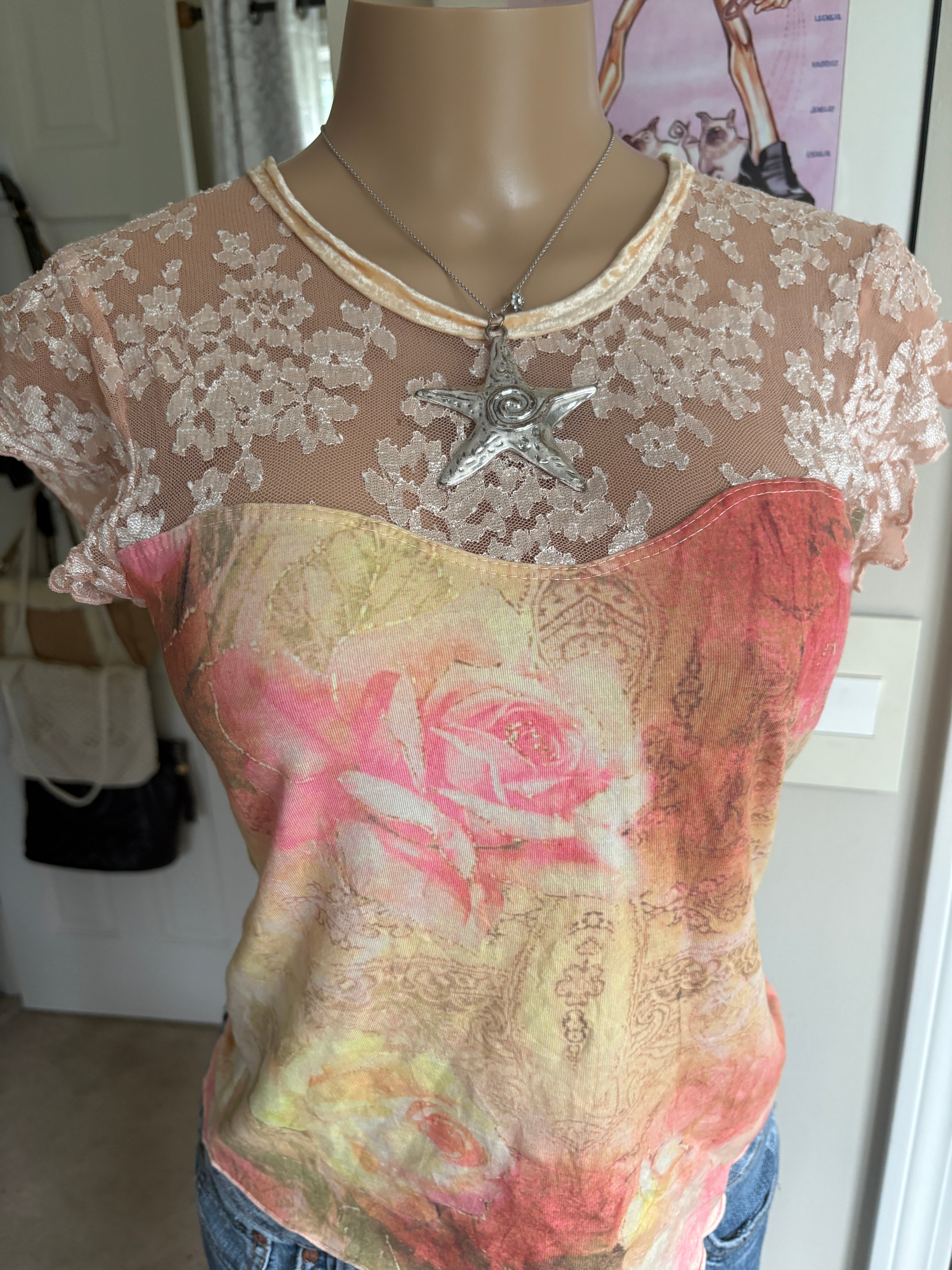 00s floral pastel lace short sleeve top (size M)