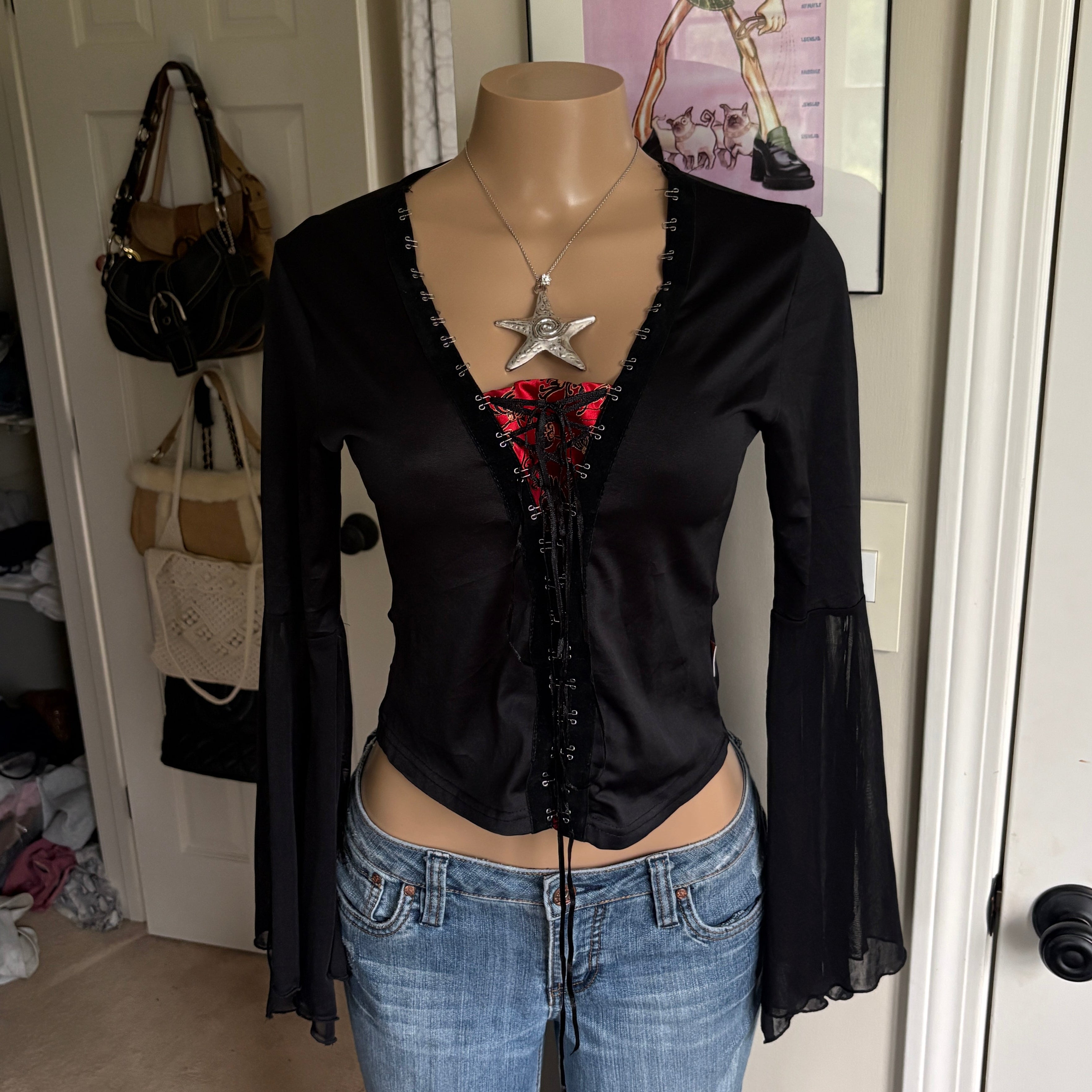 00s black and red corset lace up long sleeve (size M)