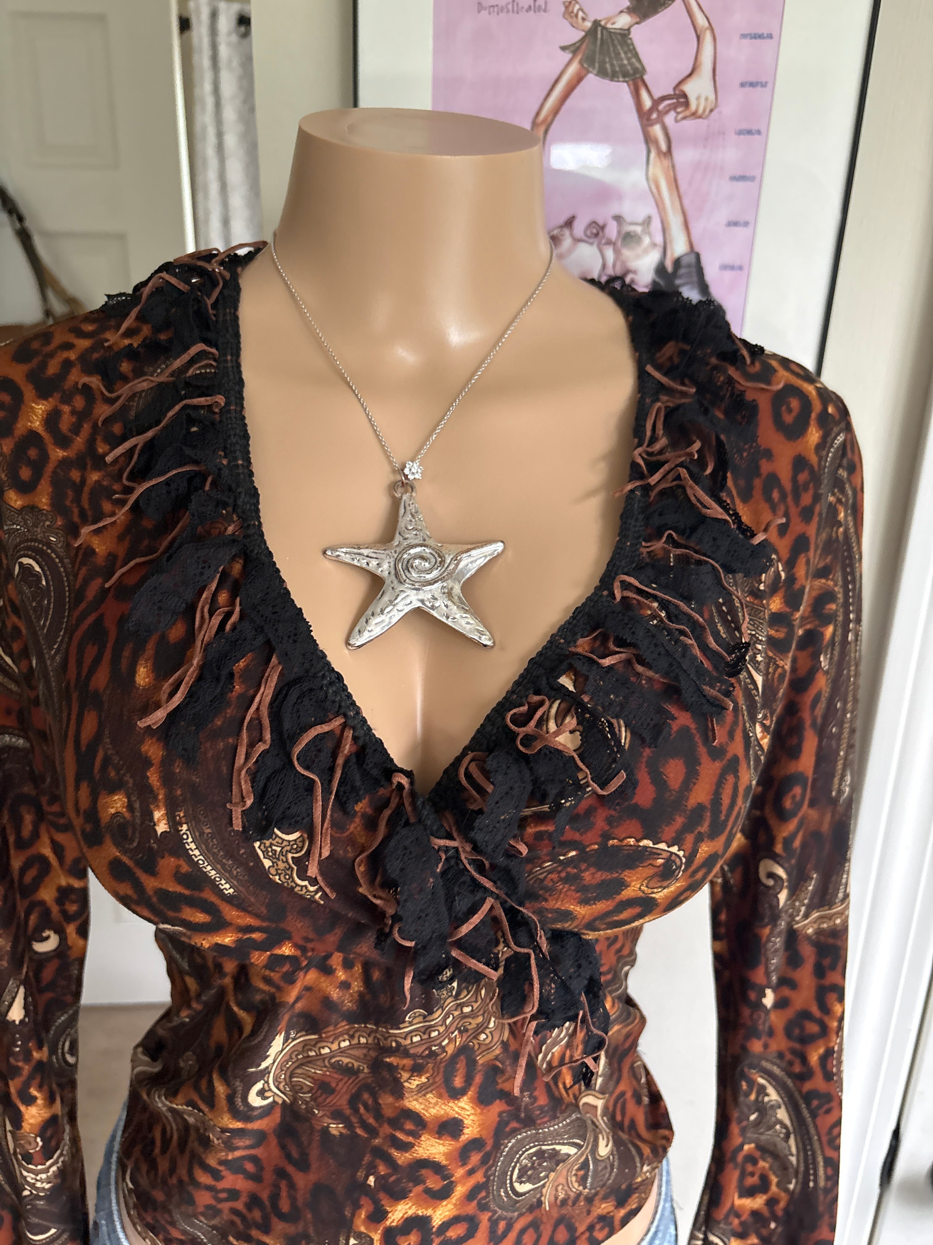 00s leopard fringe v neck bell sleeve top (size S)