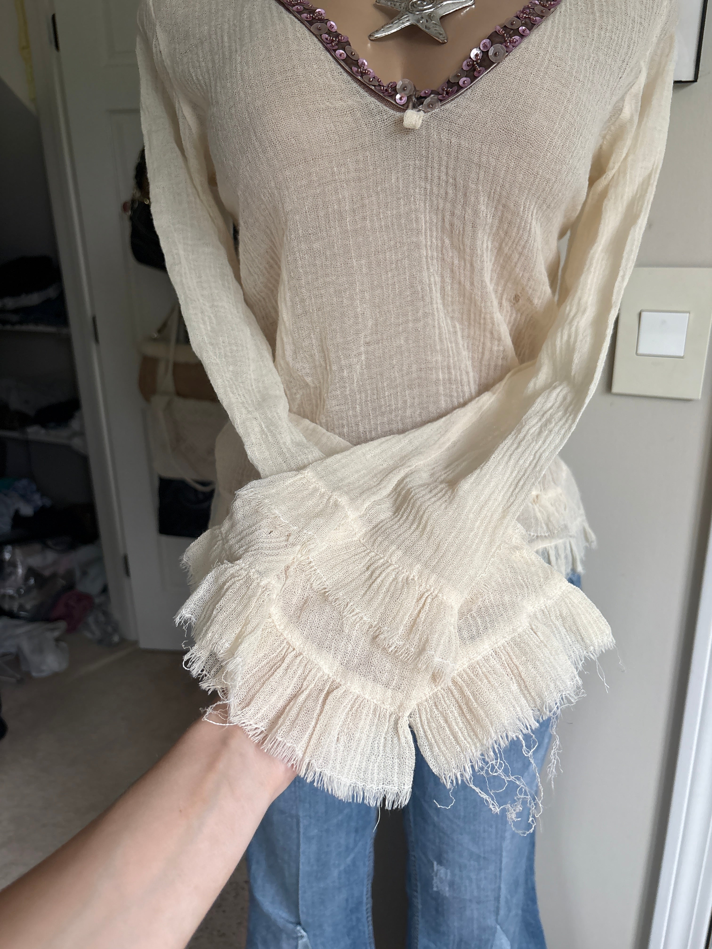 00s italian cream sequin trim long sleeve (size M)